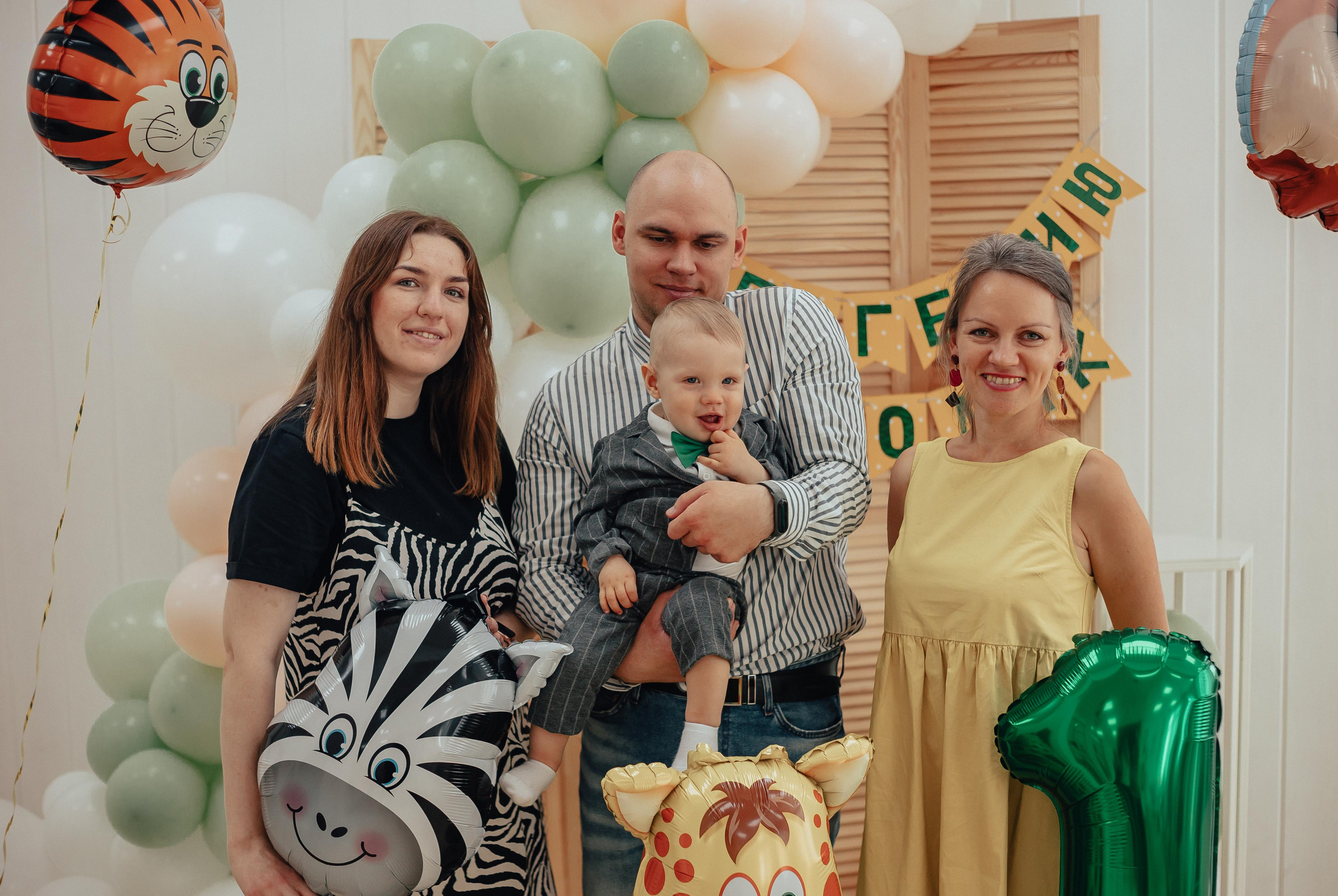 1 год в игровой. Фотограф Авилова Дарья ● Тюмень● Съемка больших семей ●Архив поколений