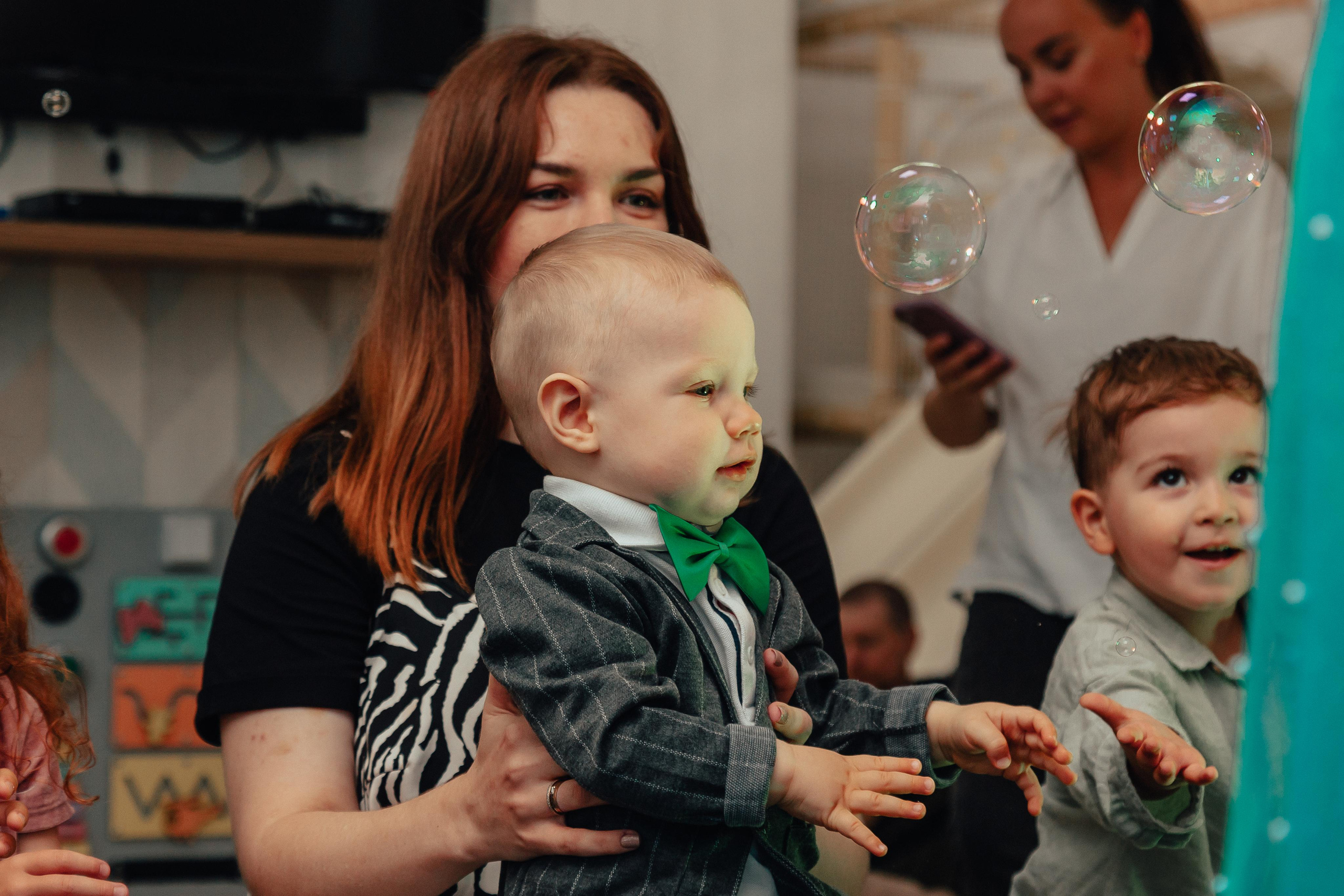 1 год в игровой. Фотограф Авилова Дарья ● Тюмень● Съемка больших семей ●Архив поколений