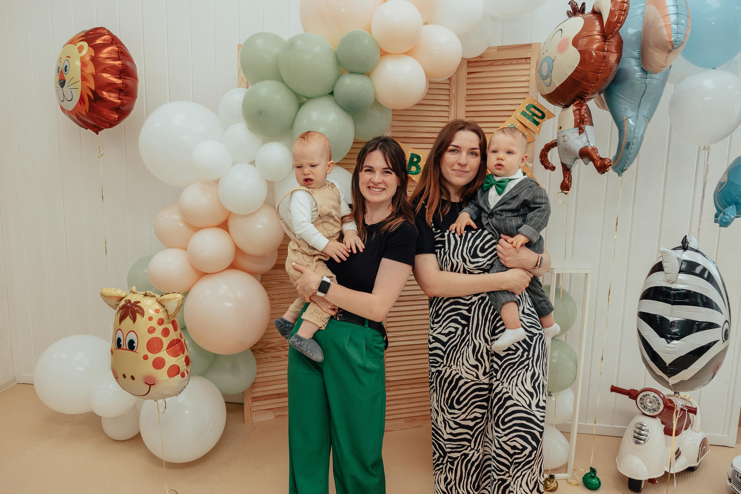 1 год в игровой. Фотограф Авилова Дарья ● Тюмень● Съемка больших семей ●Архив поколений