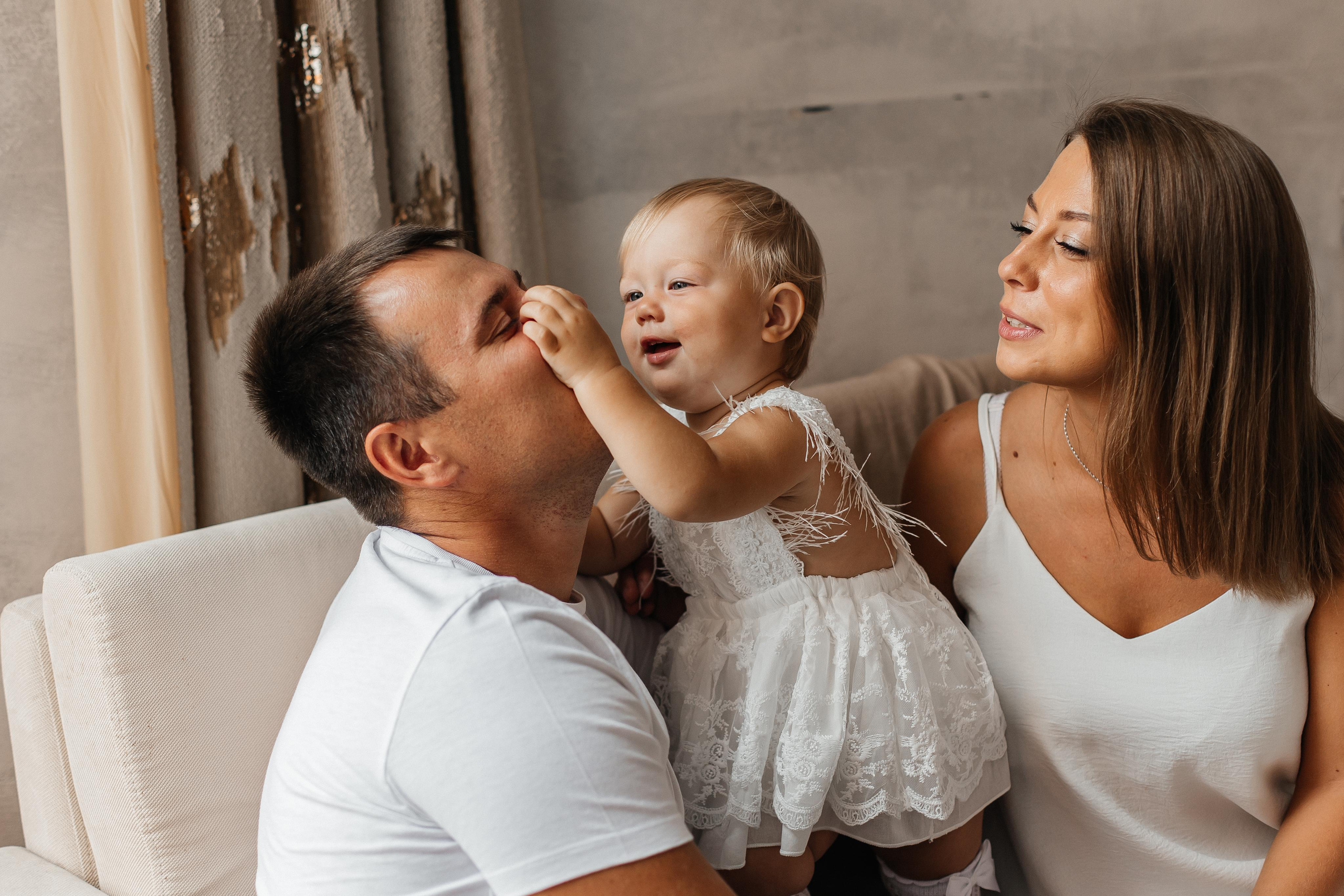 Семейная фотосессия (1 годик). Фотограф Авилова Дарья ● Тюмень● Съемка больших семей ●Архив поколений