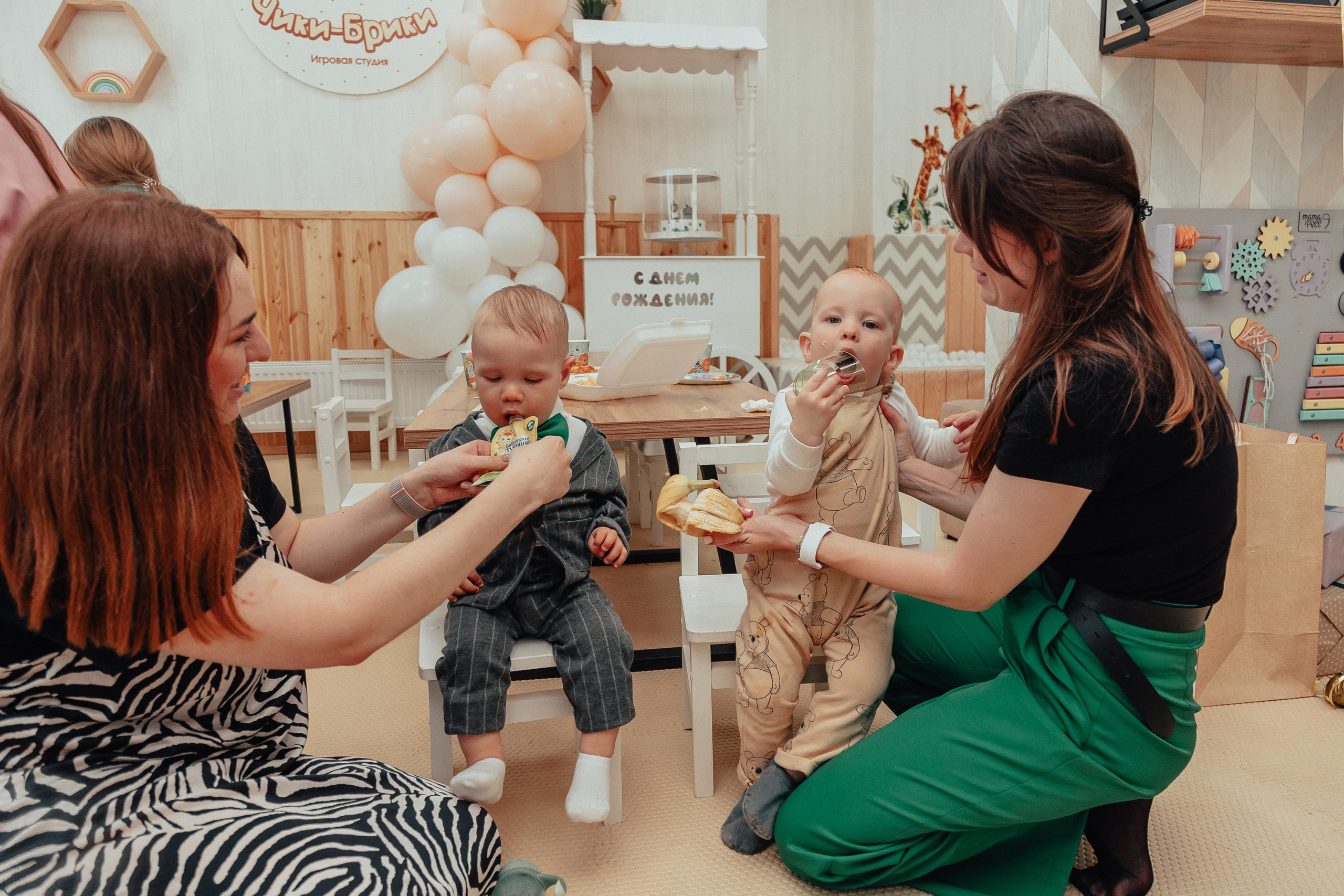 1 год в игровой. Фотограф Авилова Дарья ● Тюмень● Съемка больших семей ●Архив поколений