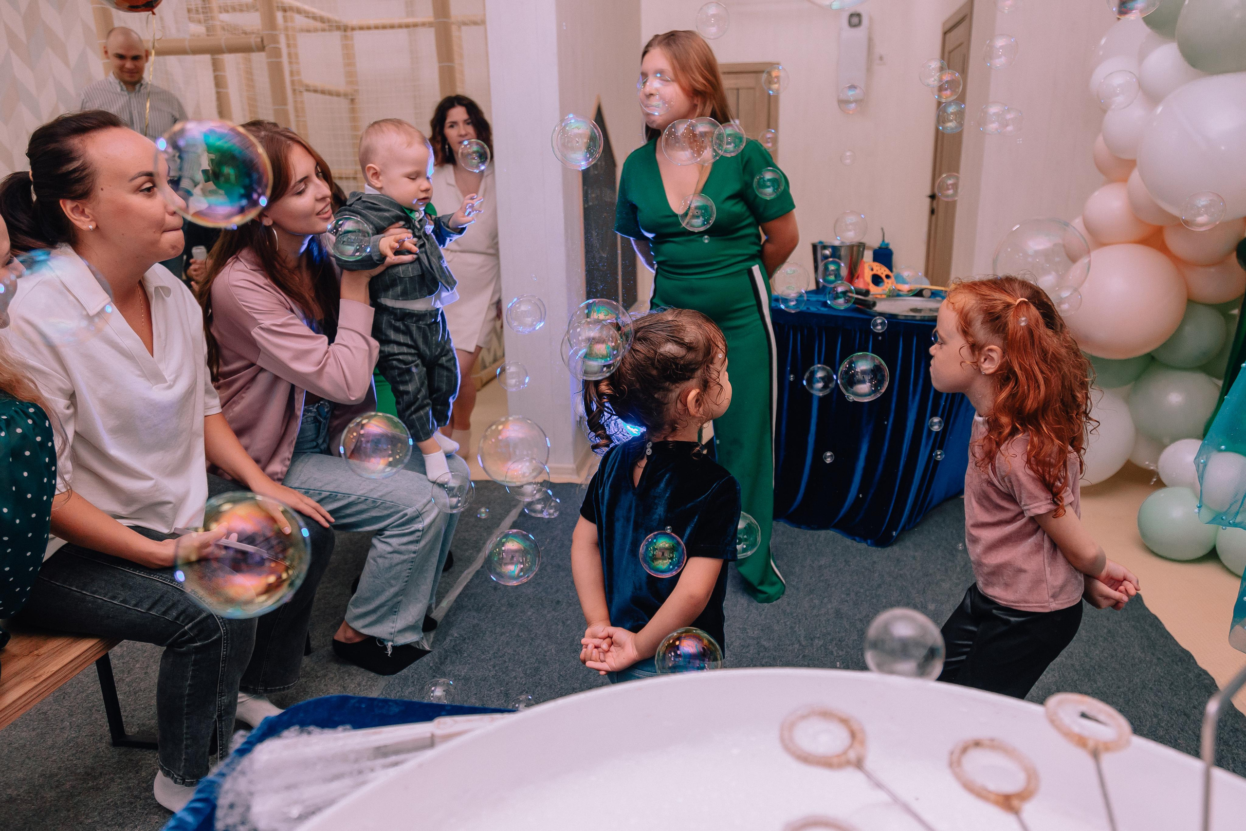 1 год в игровой. Фотограф Авилова Дарья ● Тюмень● Съемка больших семей ●Архив поколений