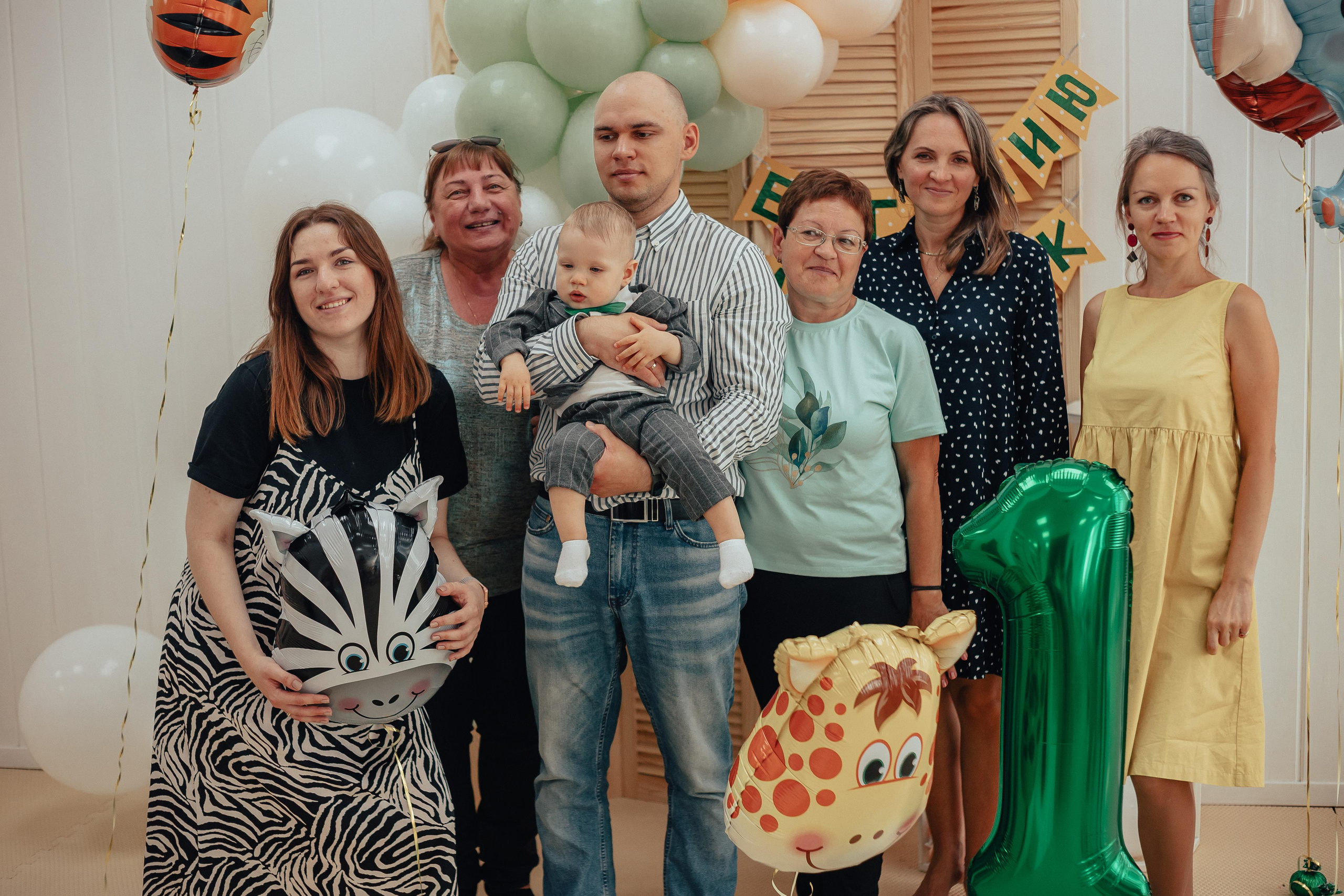 1 год в игровой. Фотограф Авилова Дарья ● Тюмень● Съемка больших семей ●Архив поколений