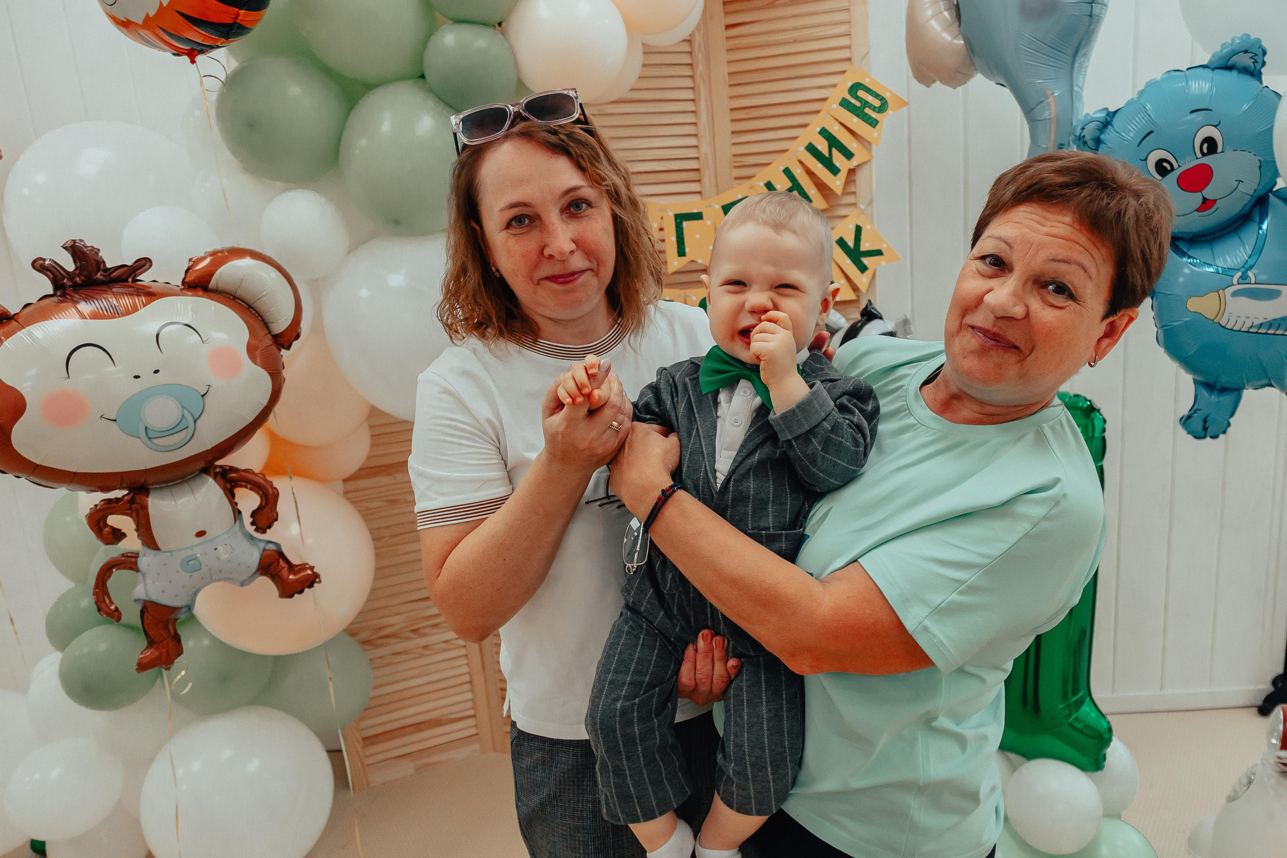 1 год в игровой. Фотограф Авилова Дарья ● Тюмень● Съемка больших семей ●Архив поколений