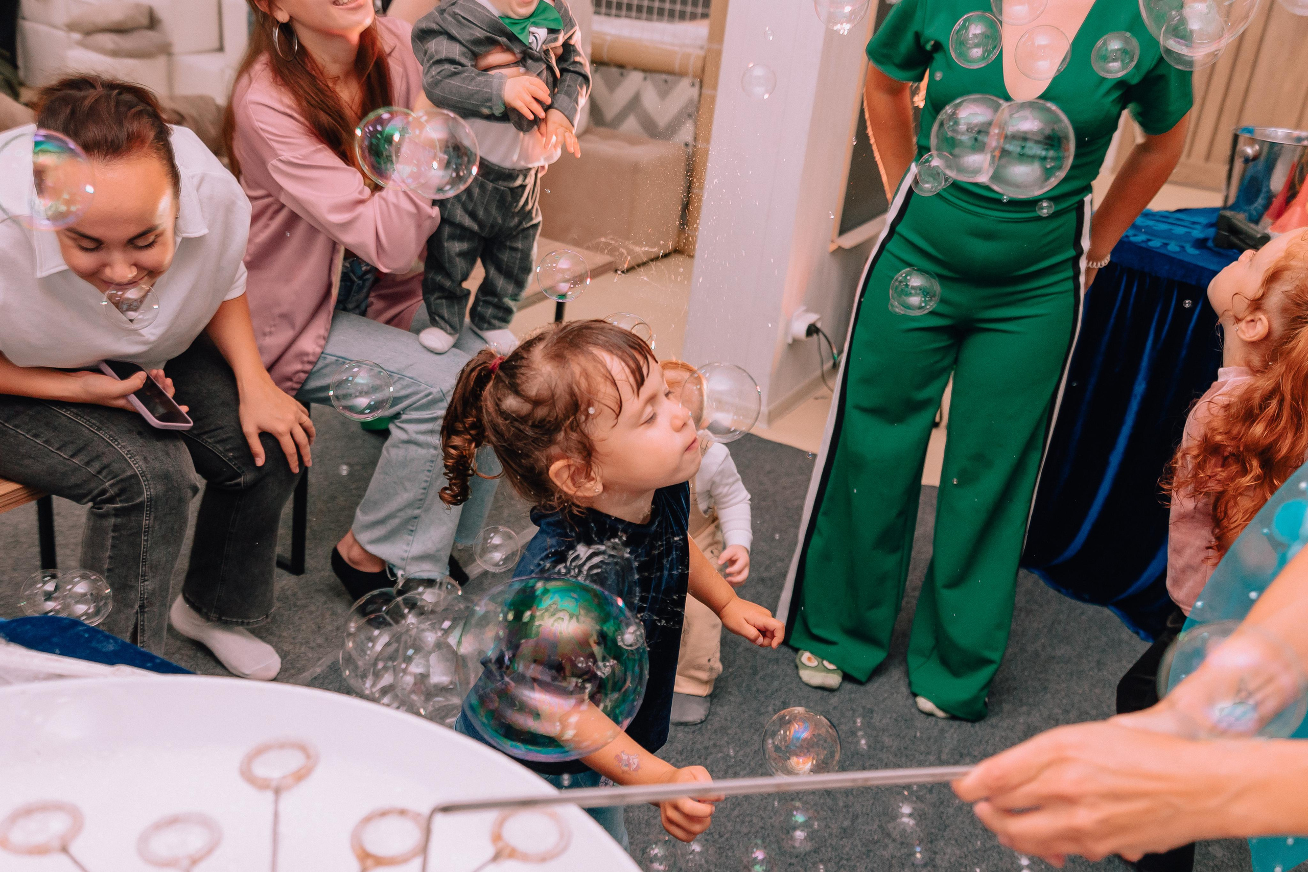 1 год в игровой. Фотограф Авилова Дарья ● Тюмень● Съемка больших семей ●Архив поколений