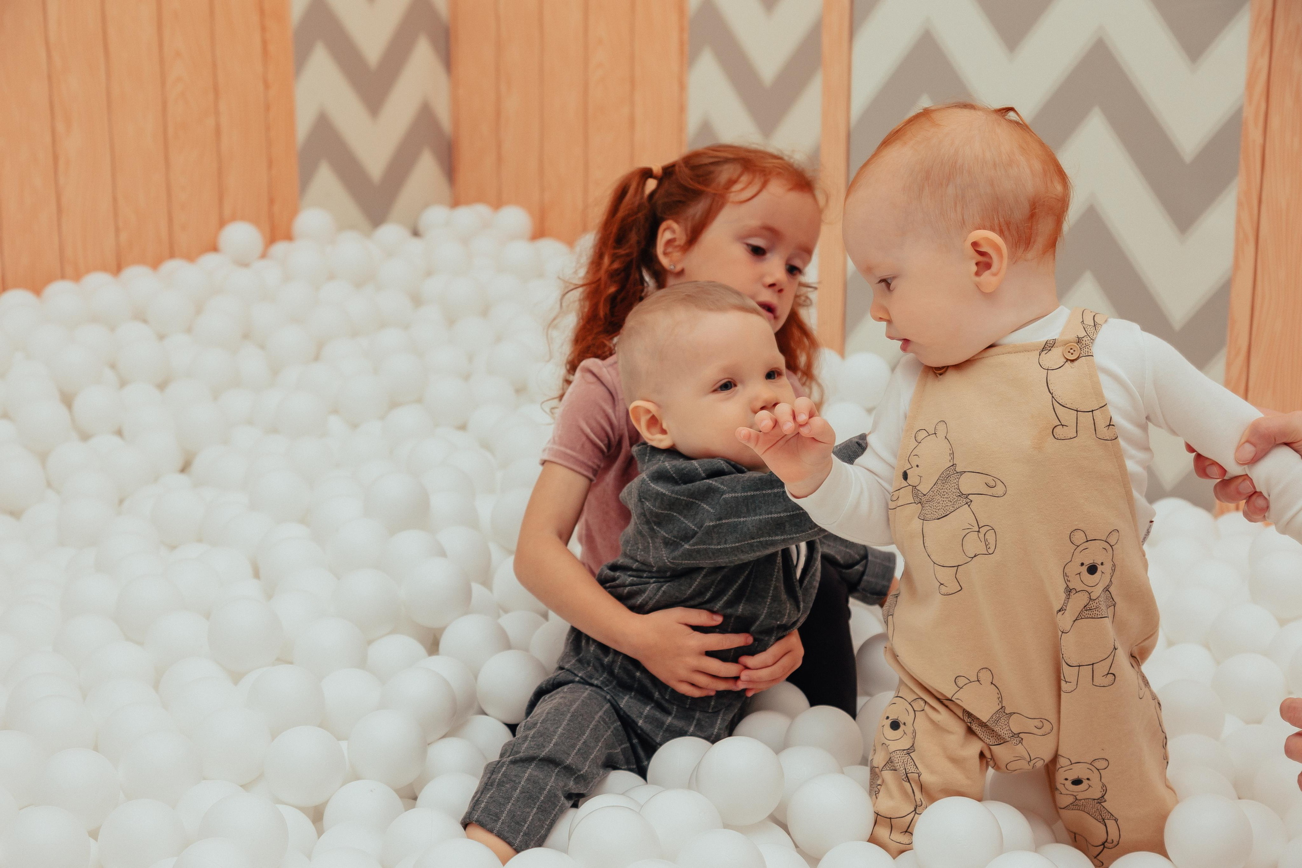 1 год в игровой. Фотограф Авилова Дарья ● Тюмень● Съемка больших семей ●Архив поколений