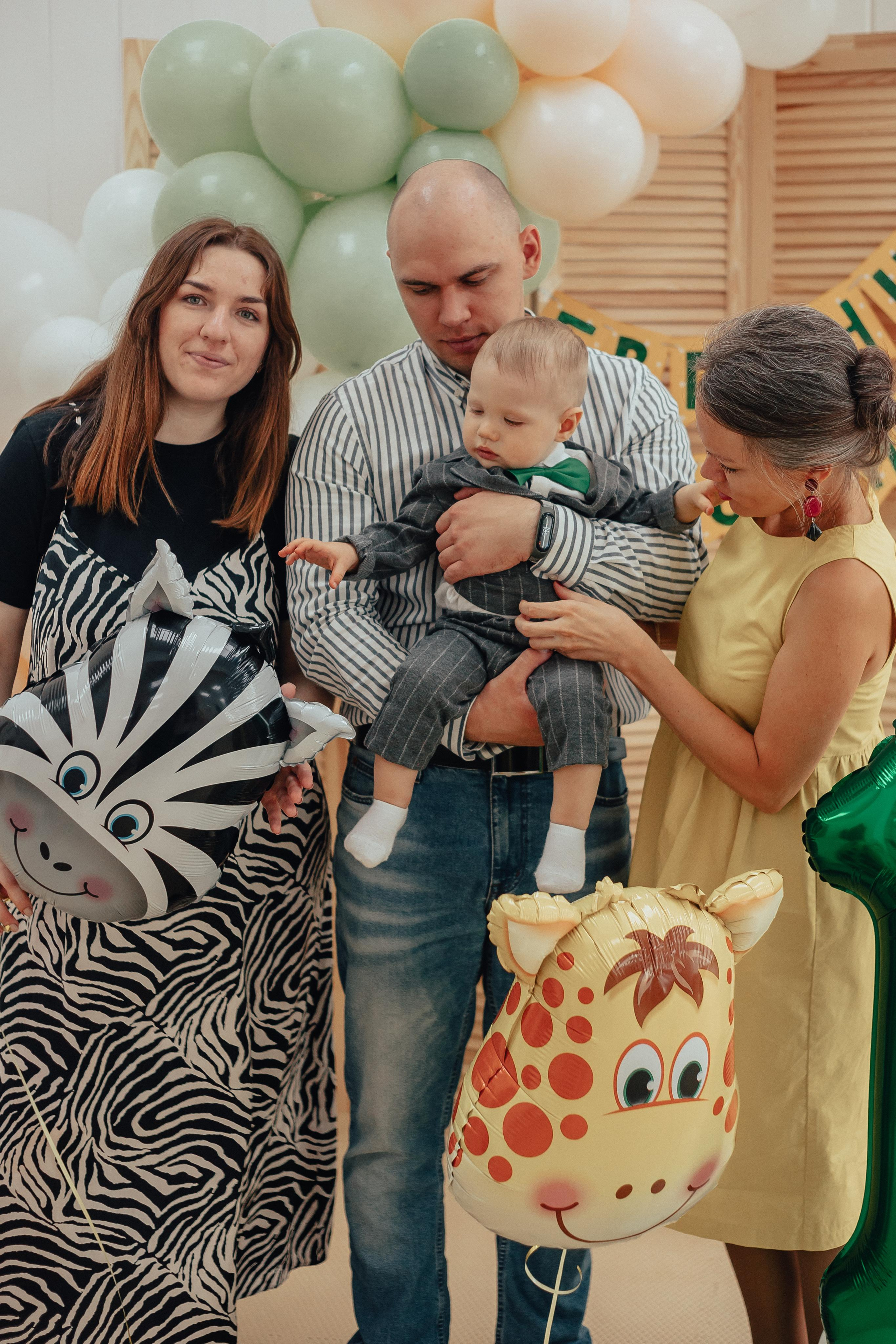 1 год в игровой. Фотограф Авилова Дарья ● Тюмень● Съемка больших семей ●Архив поколений