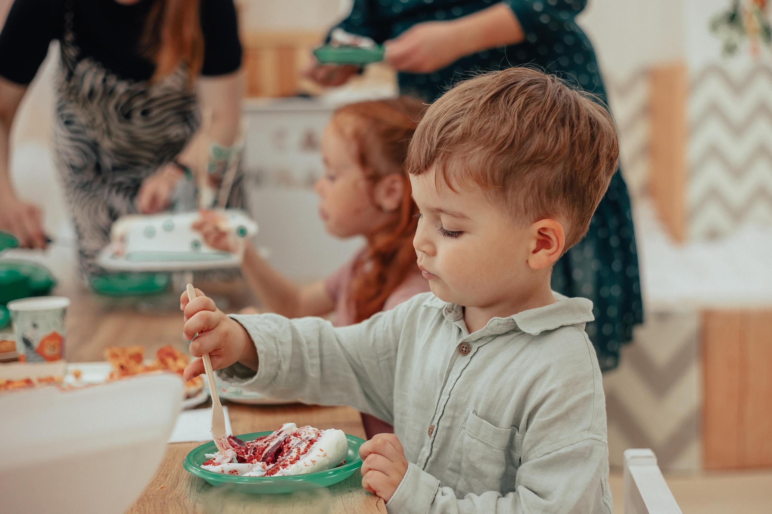 1 год в игровой. Фотограф Авилова Дарья ● Тюмень● Съемка больших семей ●Архив поколений