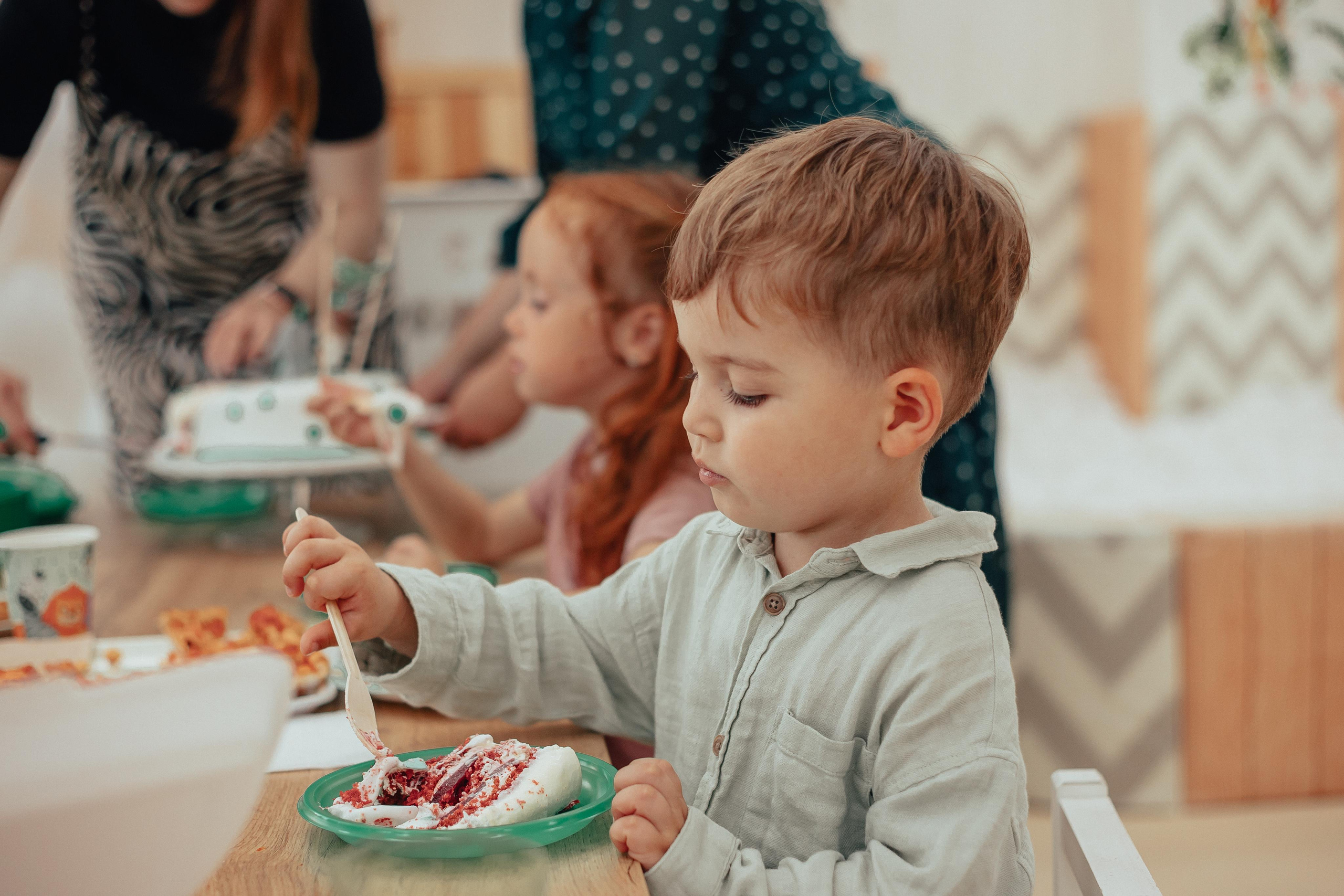 1 год в игровой. Фотограф Авилова Дарья ● Тюмень● Съемка больших семей ●Архив поколений