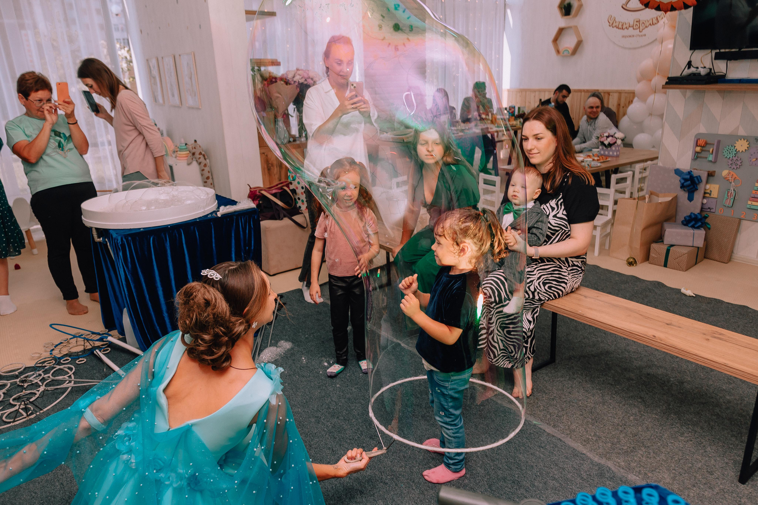 1 год в игровой. Фотограф Авилова Дарья ● Тюмень● Съемка больших семей ●Архив поколений