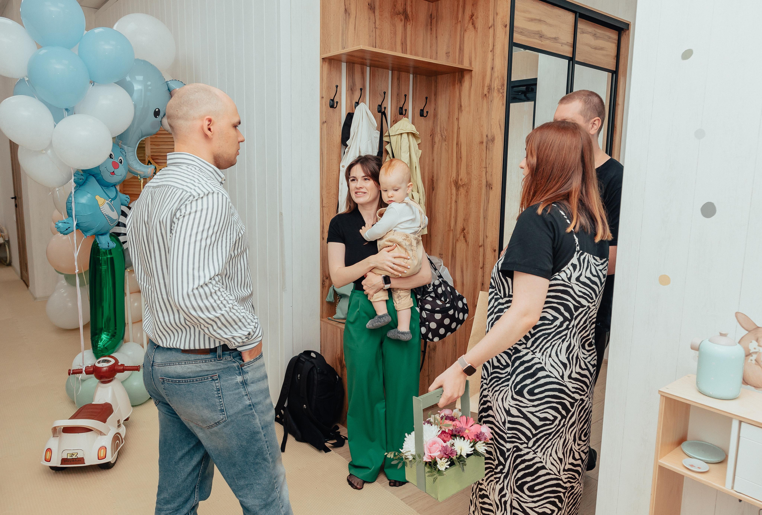 1 год в игровой. Фотограф Авилова Дарья ● Тюмень● Съемка больших семей ●Архив поколений