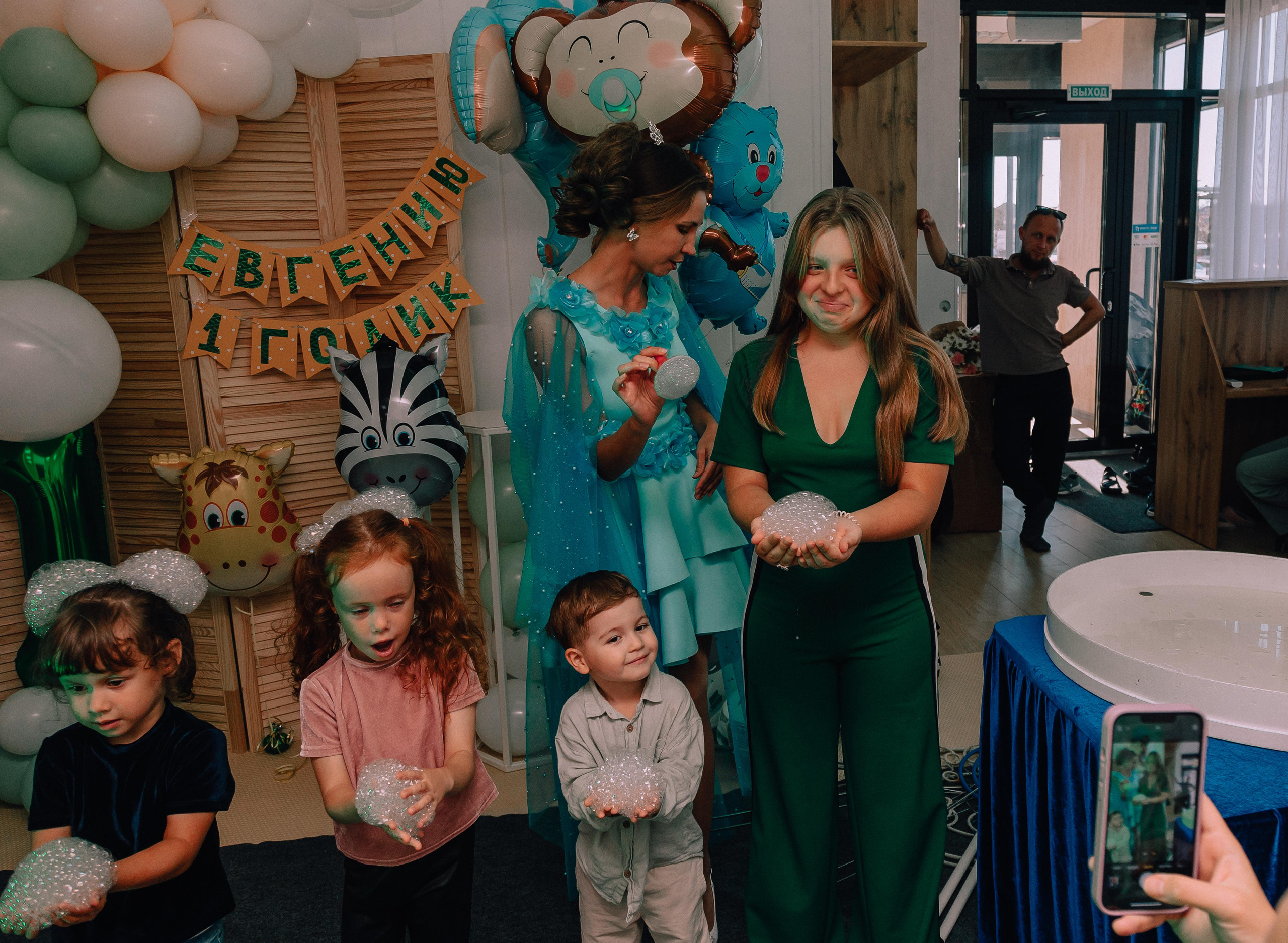 1 год в игровой. Фотограф Авилова Дарья ● Тюмень● Съемка больших семей ●Архив поколений