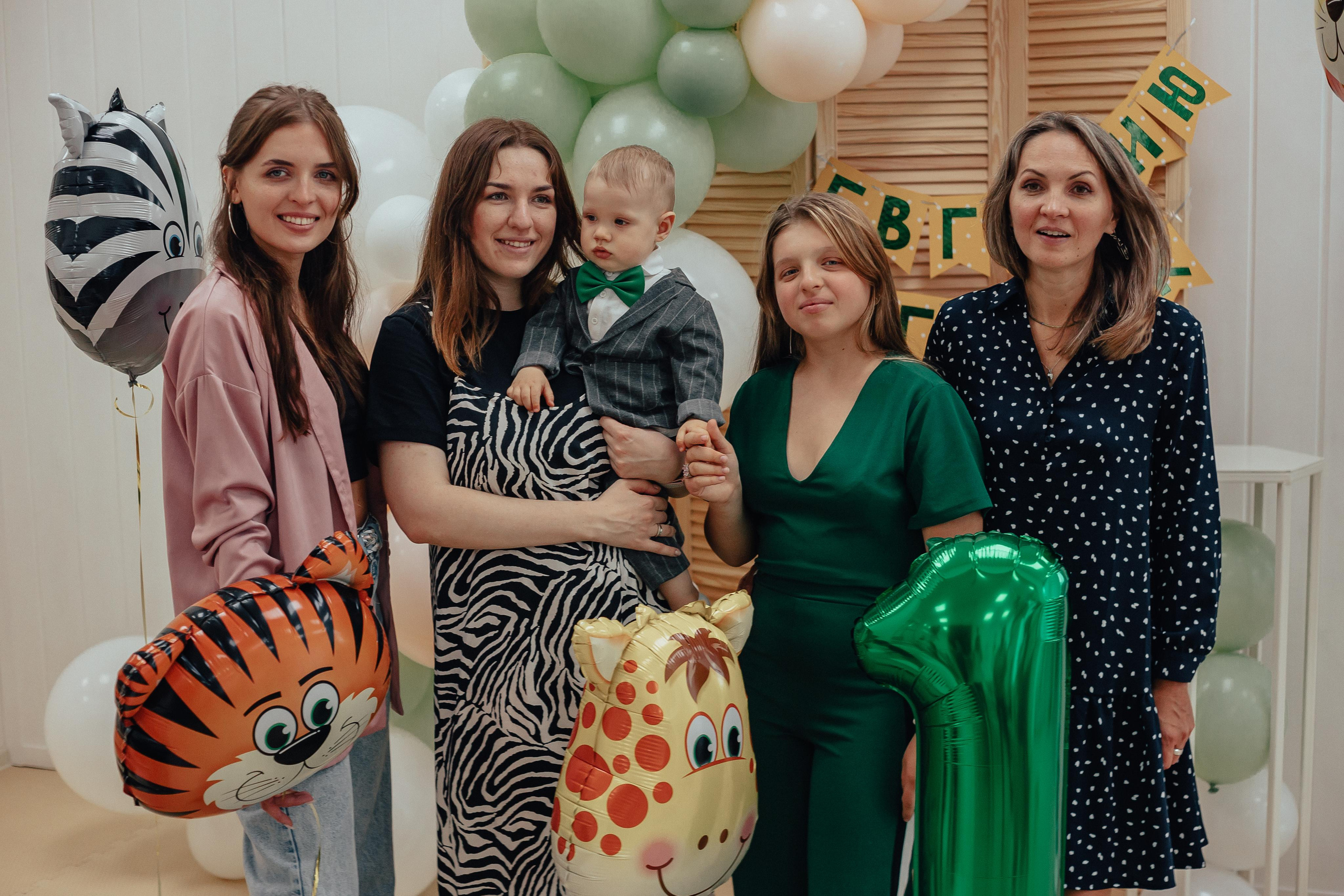 1 год в игровой. Фотограф Авилова Дарья ● Тюмень● Съемка больших семей ●Архив поколений