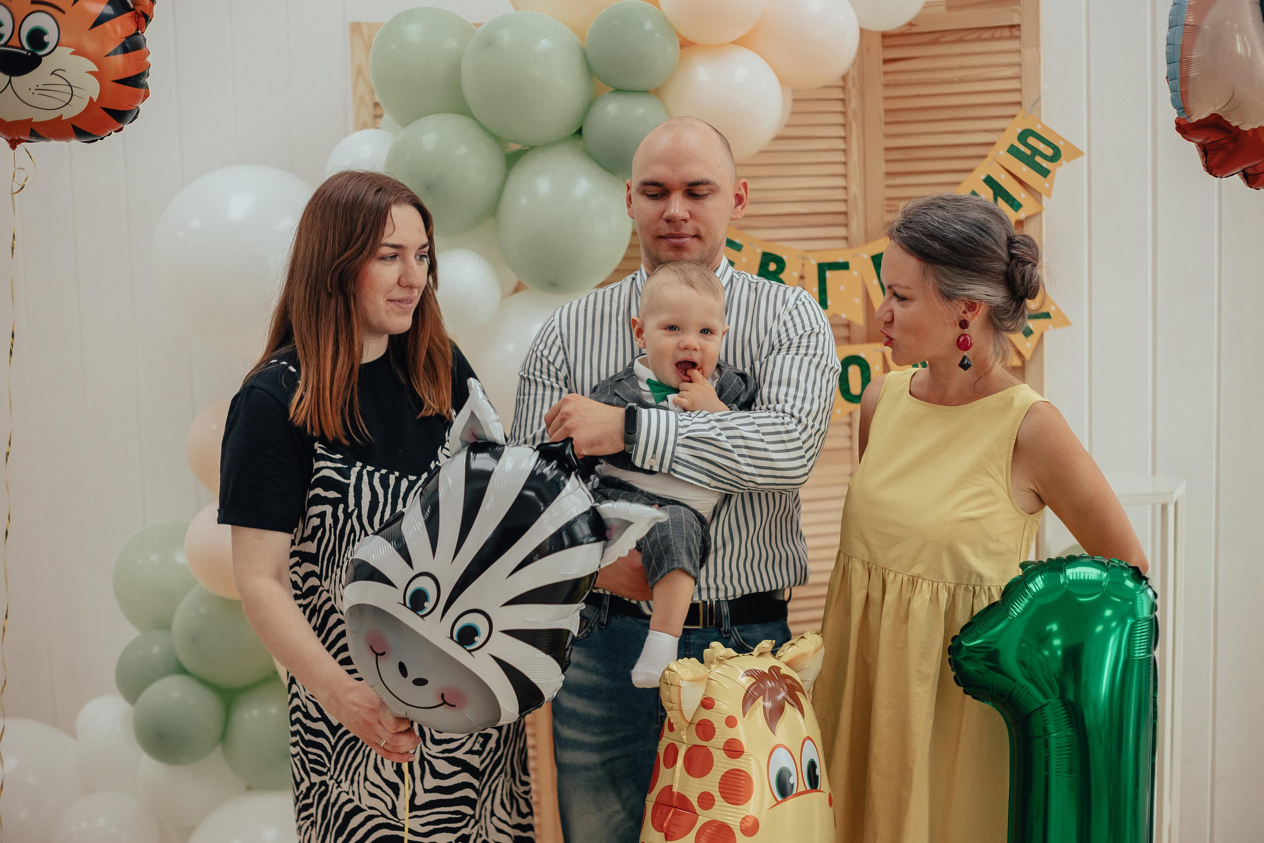 1 год в игровой. Фотограф Авилова Дарья ● Тюмень● Съемка больших семей ●Архив поколений