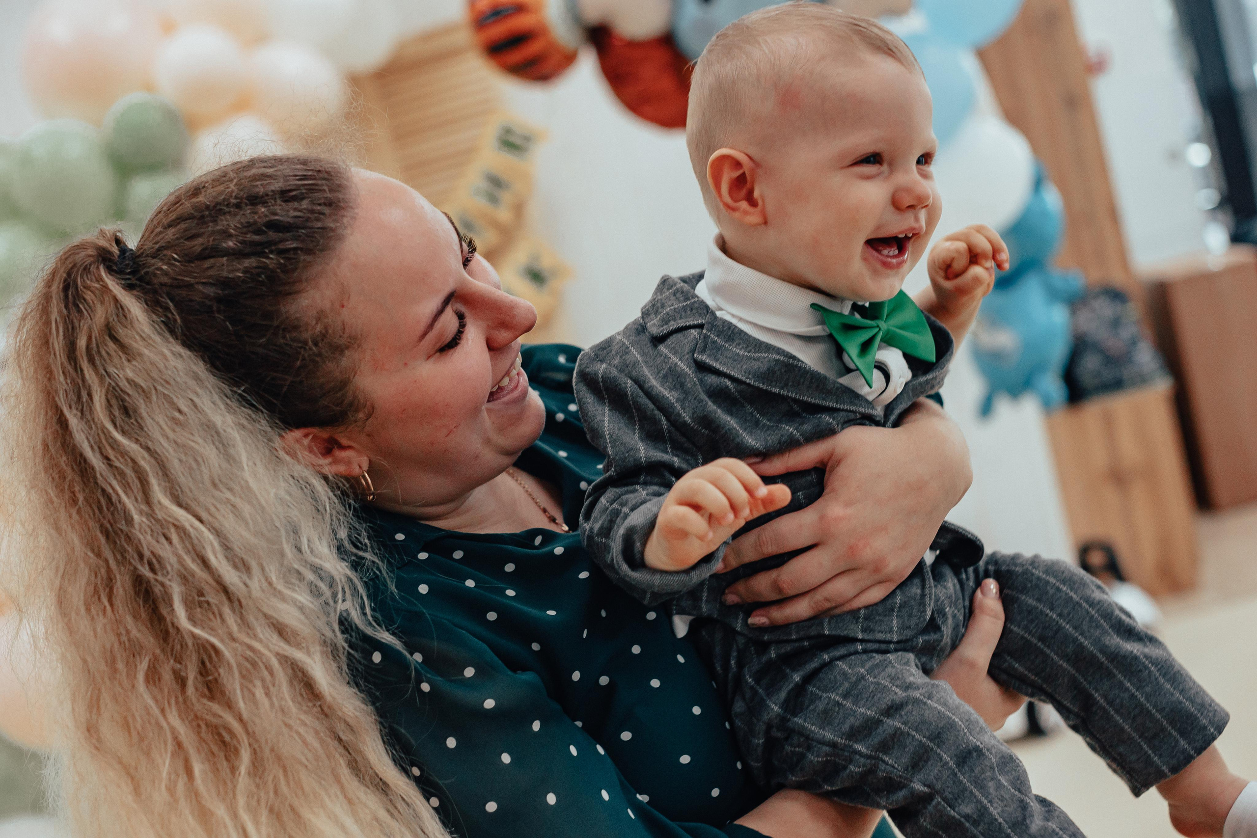 1 год в игровой. Фотограф Авилова Дарья ● Тюмень● Съемка больших семей ●Архив поколений