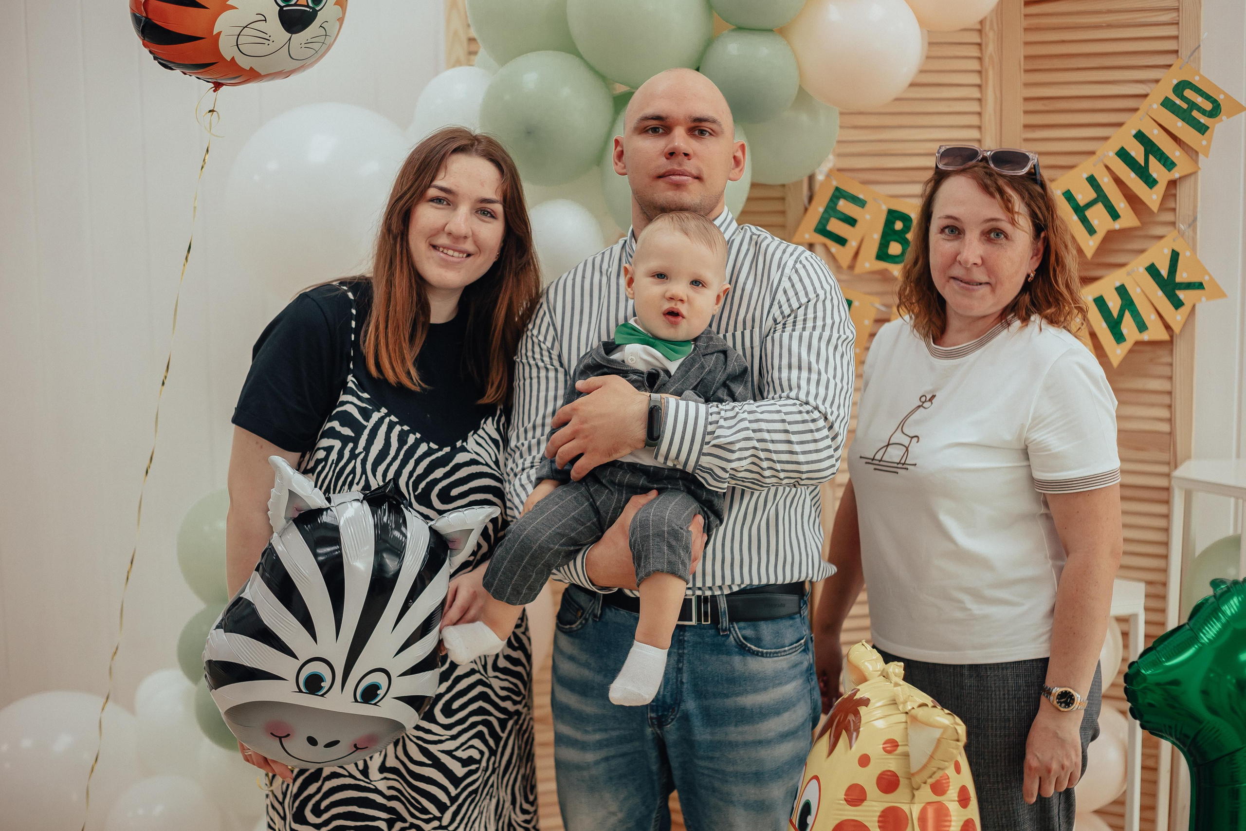 1 год в игровой. Фотограф Авилова Дарья ● Тюмень● Съемка больших семей ●Архив поколений