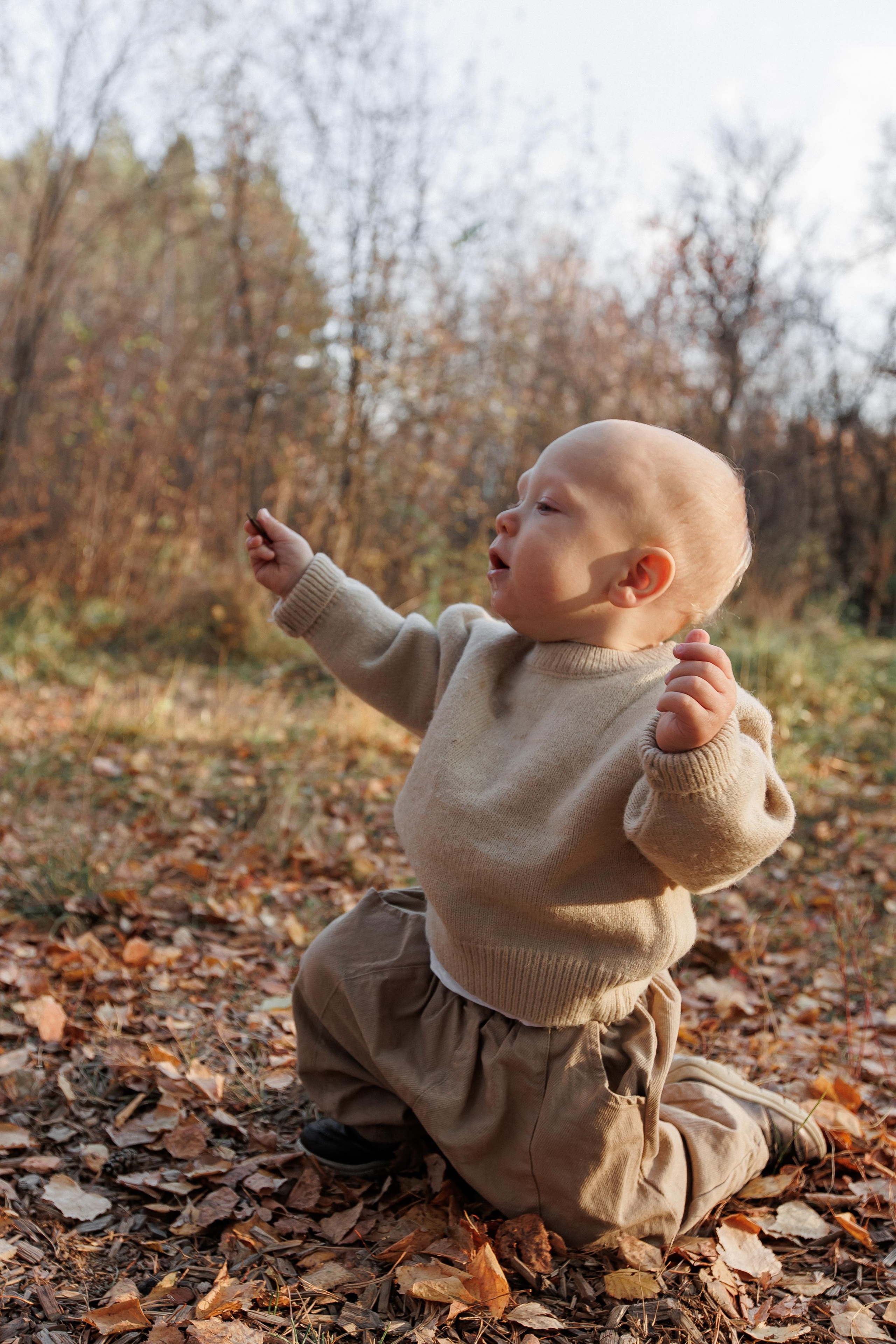 Мама и малыш (прогулка). Фотограф Авилова Дарья ● Тюмень● Съемка больших семей ●Архив поколений