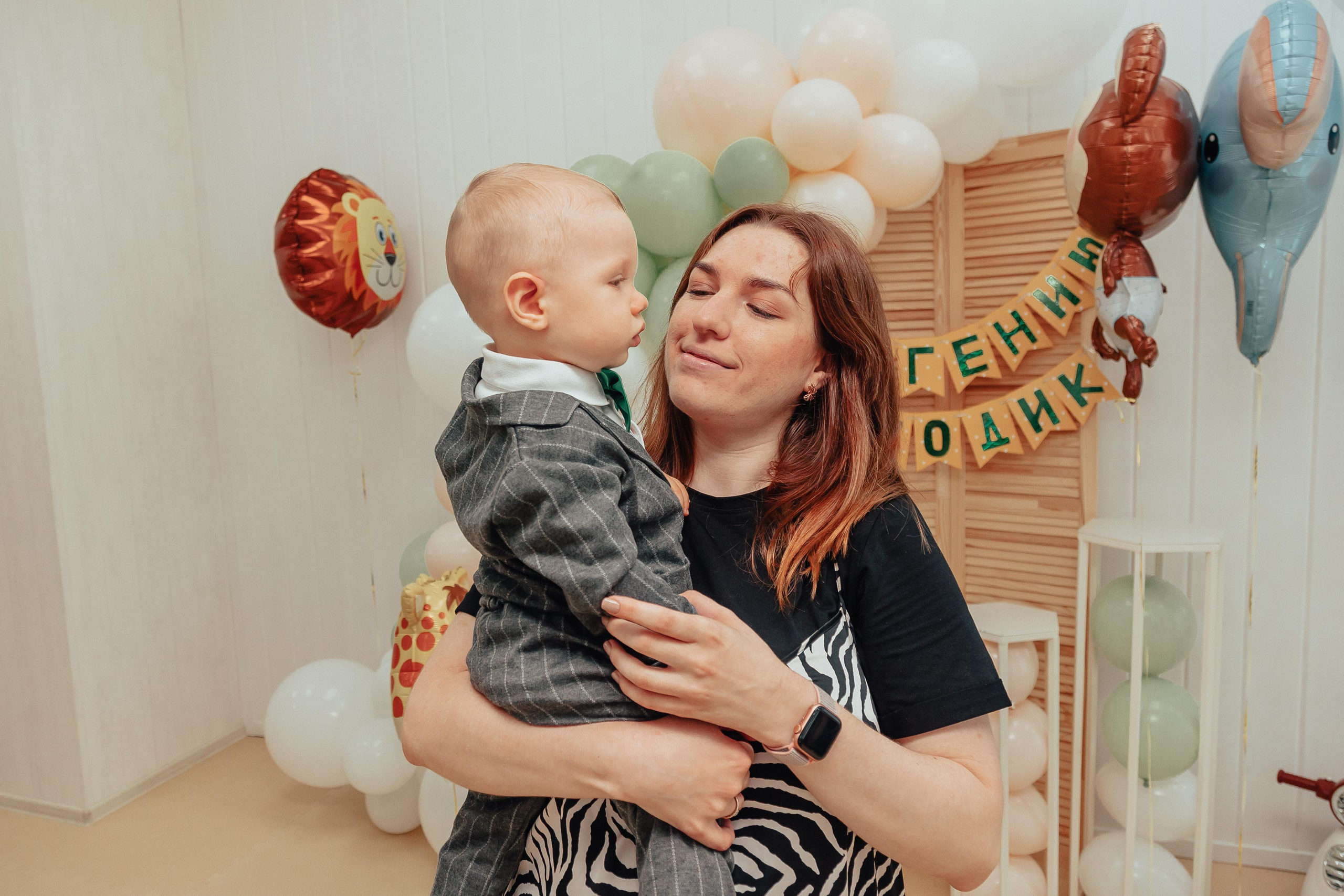 1 год в игровой. Фотограф Авилова Дарья ● Тюмень● Съемка больших семей ●Архив поколений