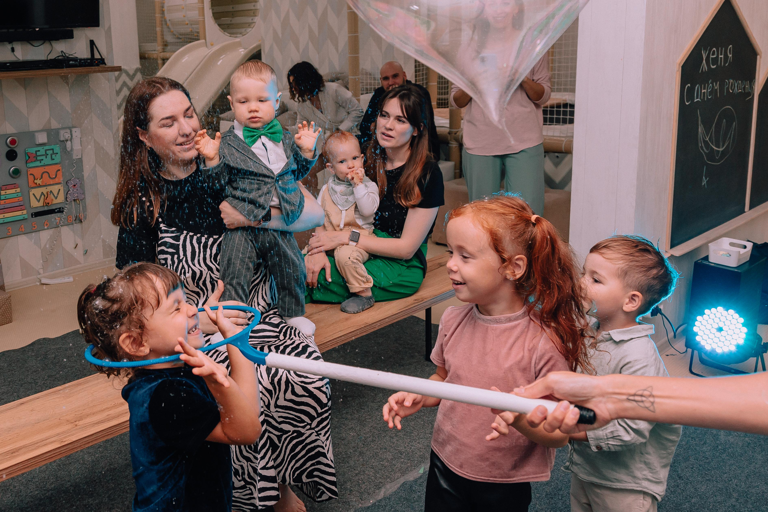 1 год в игровой. Фотограф Авилова Дарья ● Тюмень● Съемка больших семей ●Архив поколений