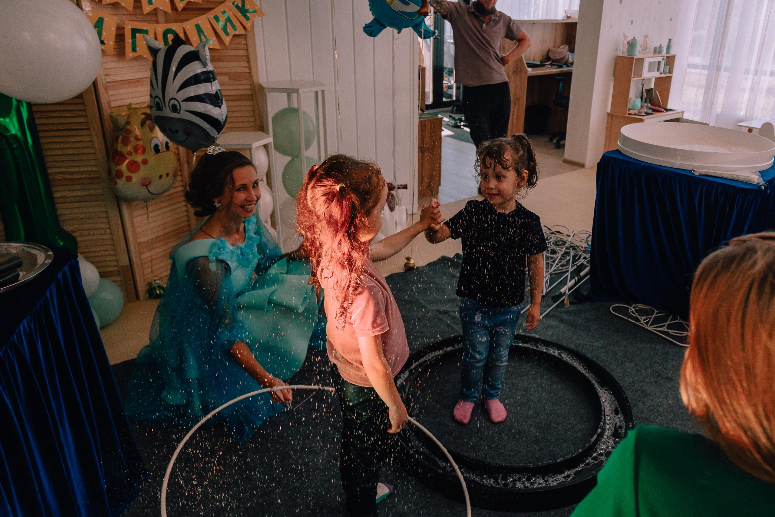 1 год в игровой. Фотограф Авилова Дарья ● Тюмень● Съемка больших семей ●Архив поколений