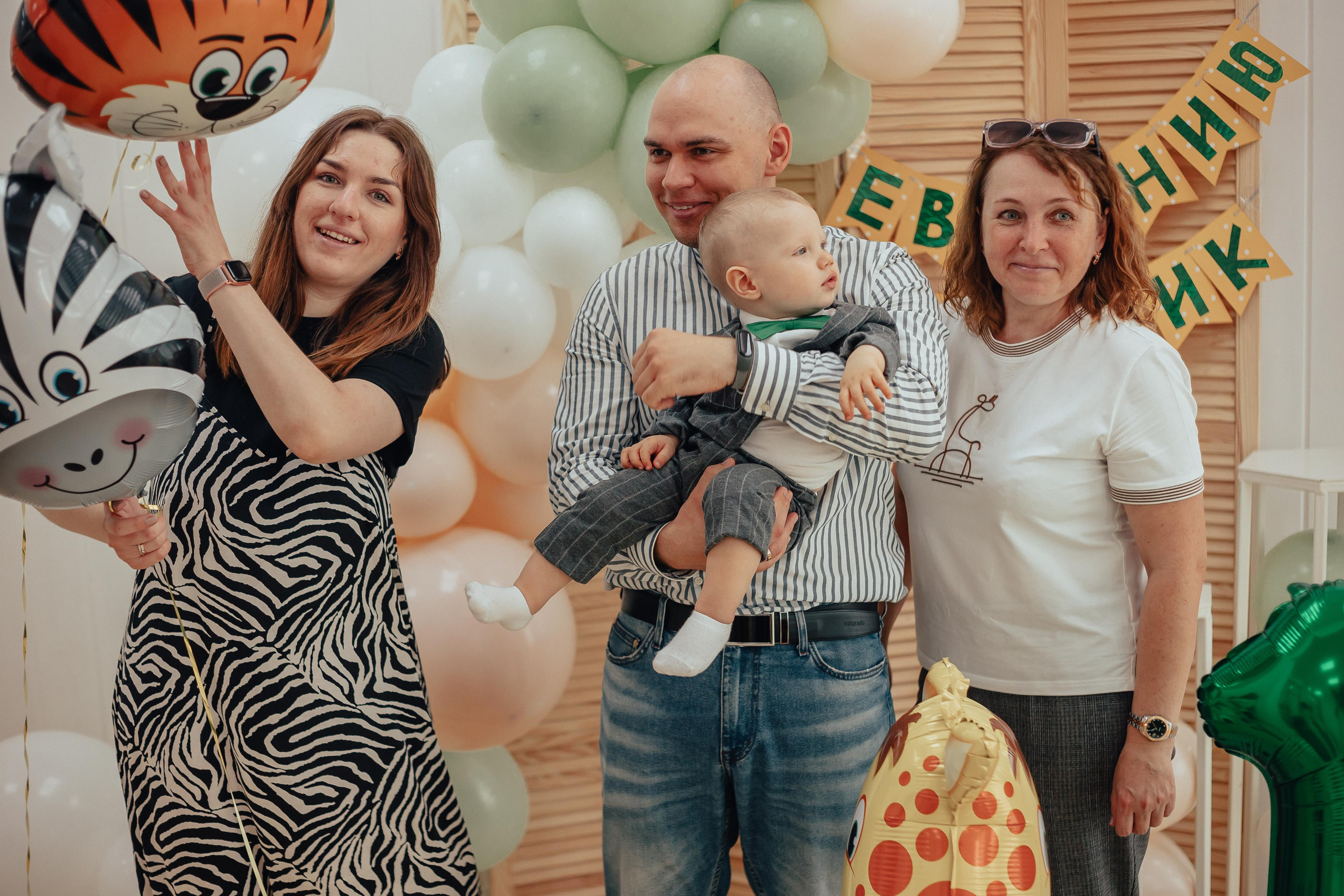 1 год в игровой. Фотограф Авилова Дарья ● Тюмень● Съемка больших семей ●Архив поколений