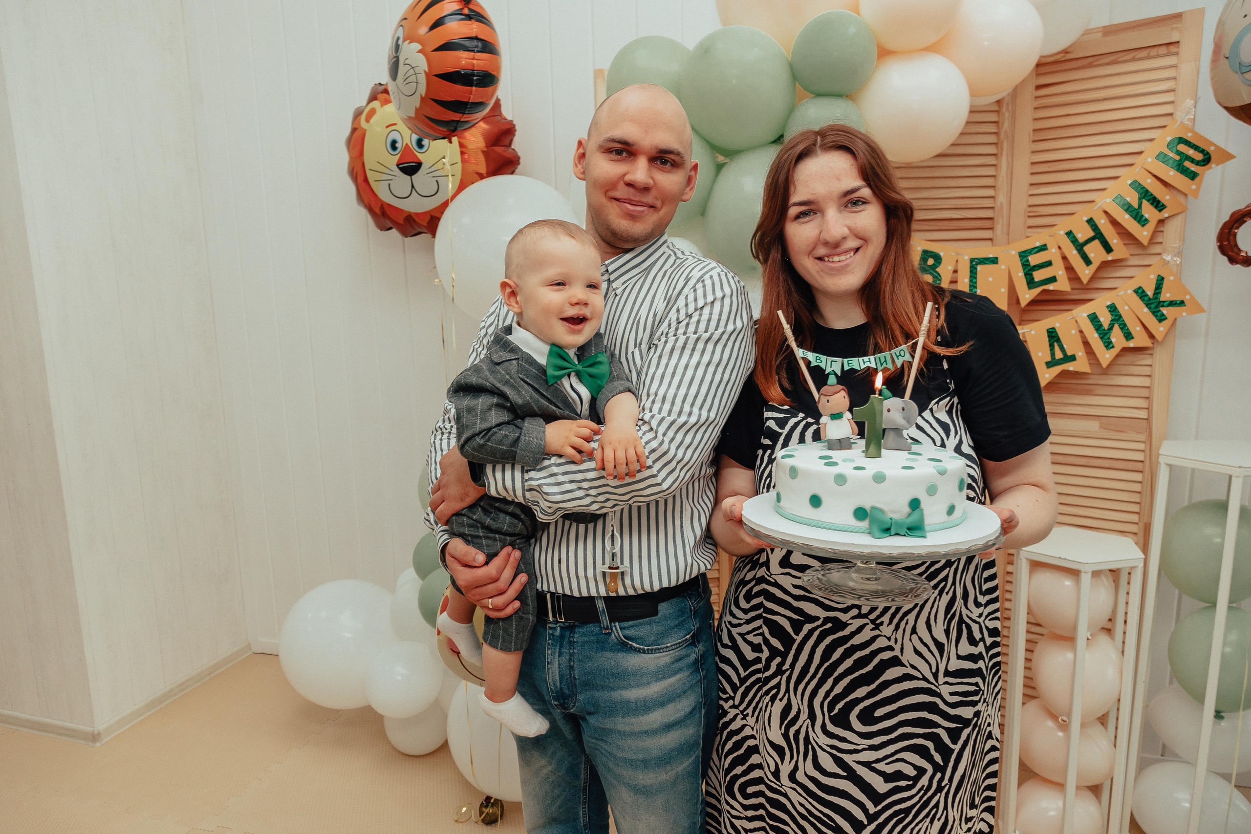 1 год в игровой. Фотограф Авилова Дарья ● Тюмень● Съемка больших семей ●Архив поколений