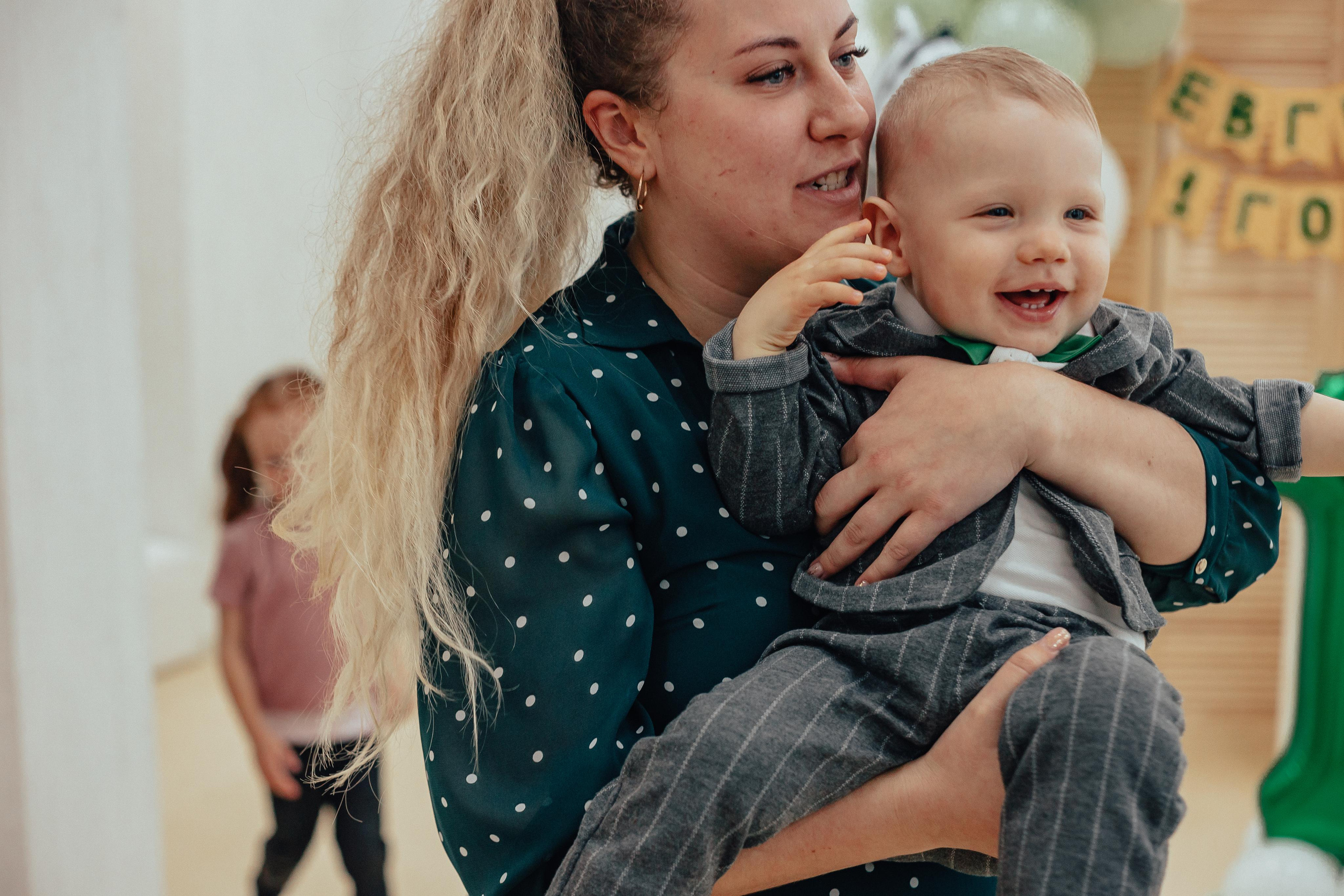 1 год в игровой. Фотограф Авилова Дарья ● Тюмень● Съемка больших семей ●Архив поколений