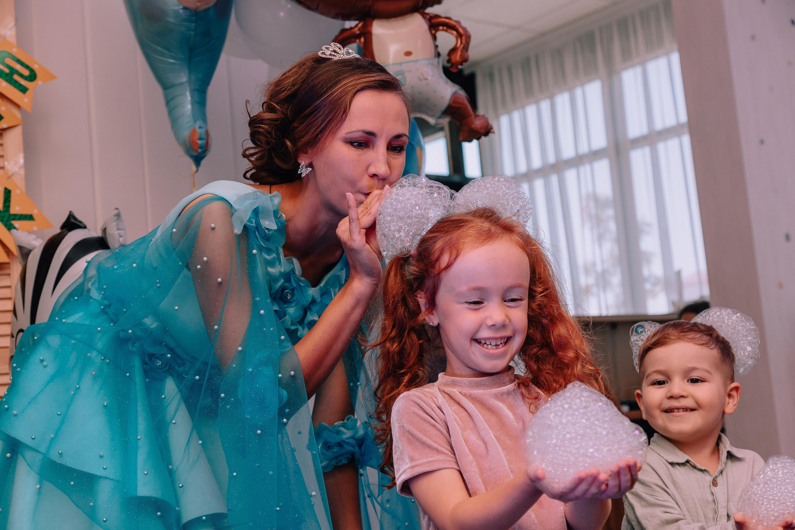 1 год в игровой. Фотограф Авилова Дарья ● Тюмень● Съемка больших семей ●Архив поколений