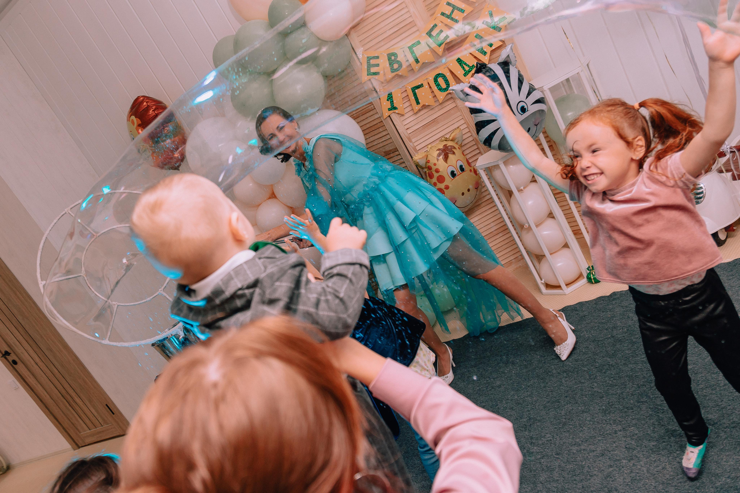 1 год в игровой. Фотограф Авилова Дарья ● Тюмень● Съемка больших семей ●Архив поколений