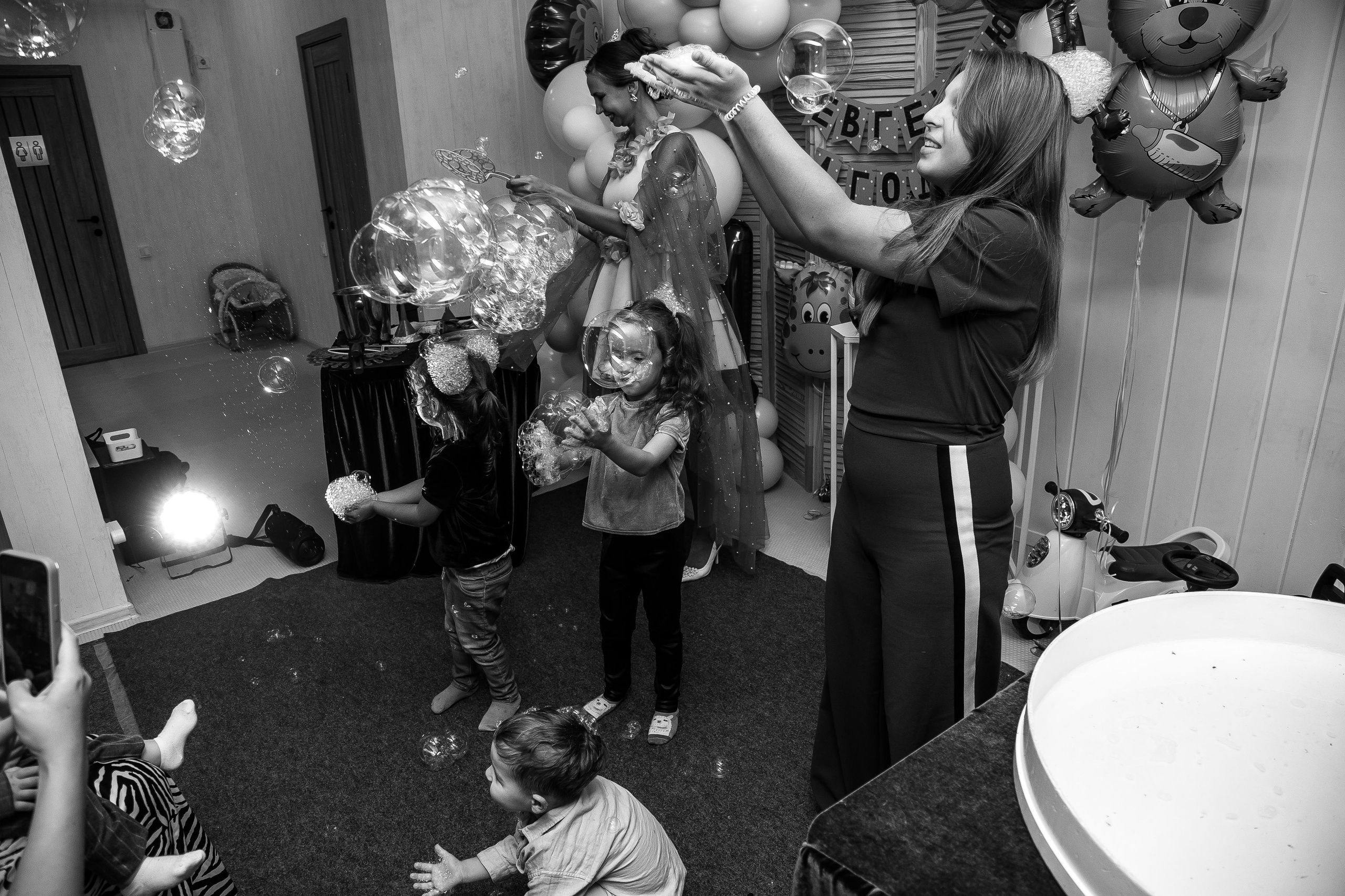 1 год в игровой. Фотограф Авилова Дарья ● Тюмень● Съемка больших семей ●Архив поколений