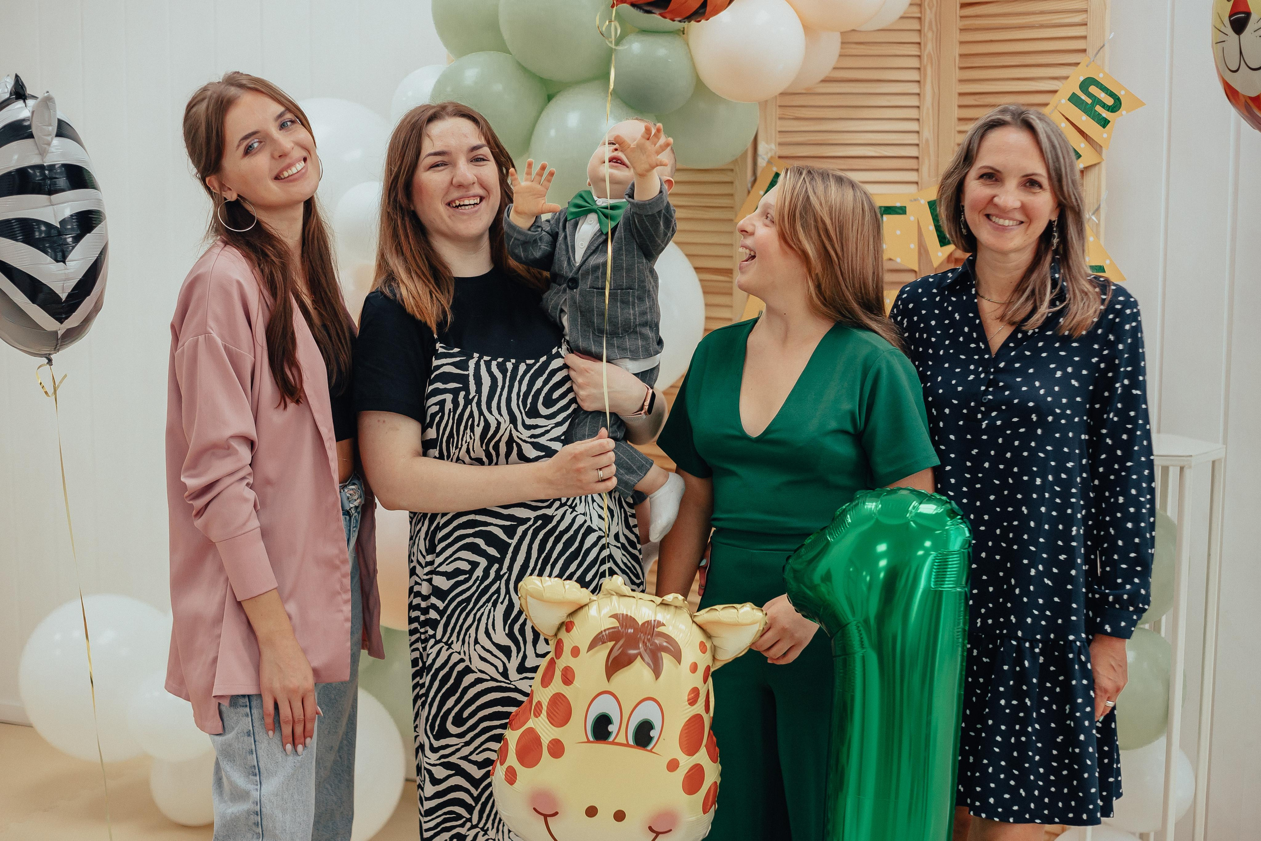 1 год в игровой. Фотограф Авилова Дарья ● Тюмень● Съемка больших семей ●Архив поколений