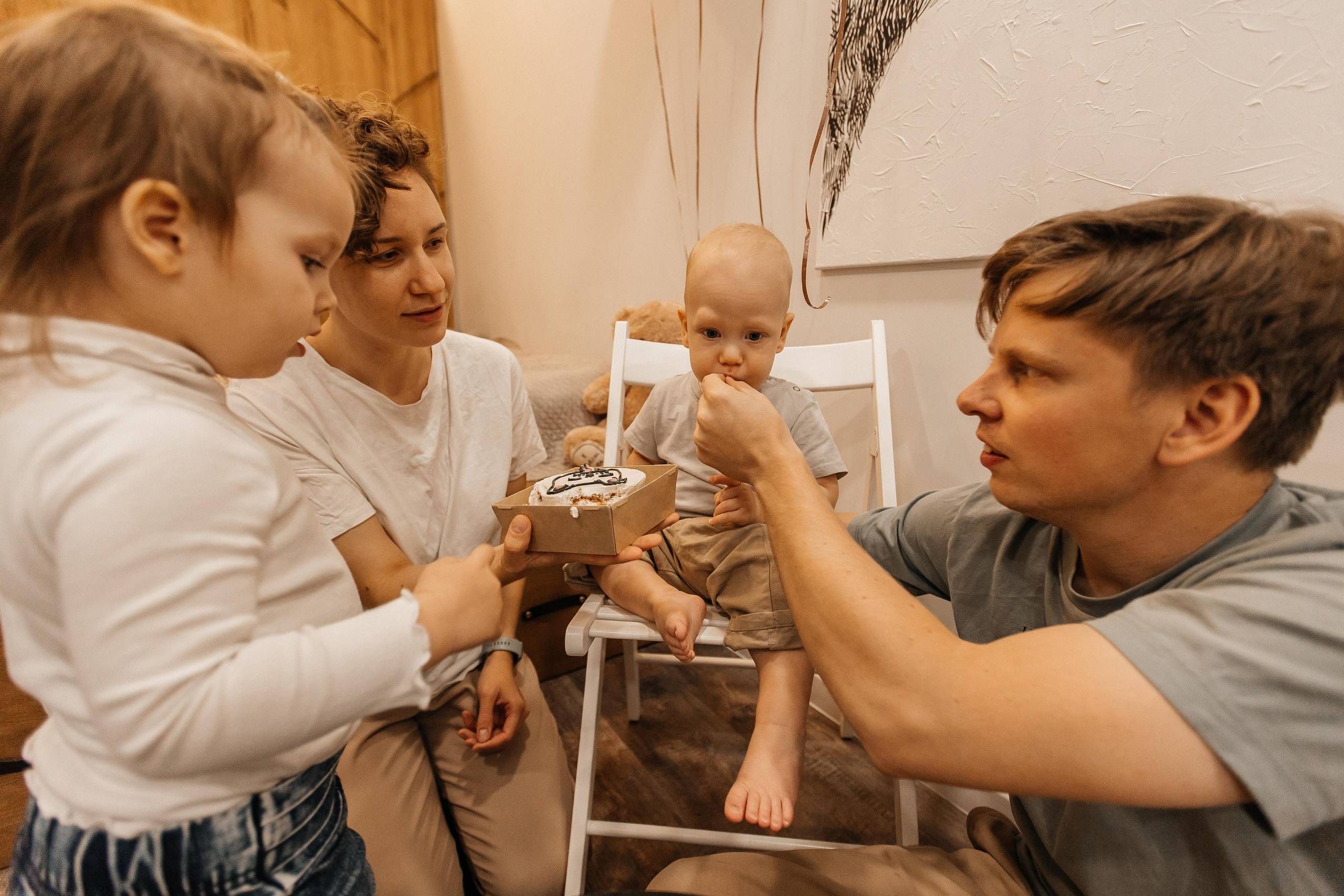 1 год дома. Фотограф Авилова Дарья ● Тюмень● Съемка больших семей ●Архив поколений