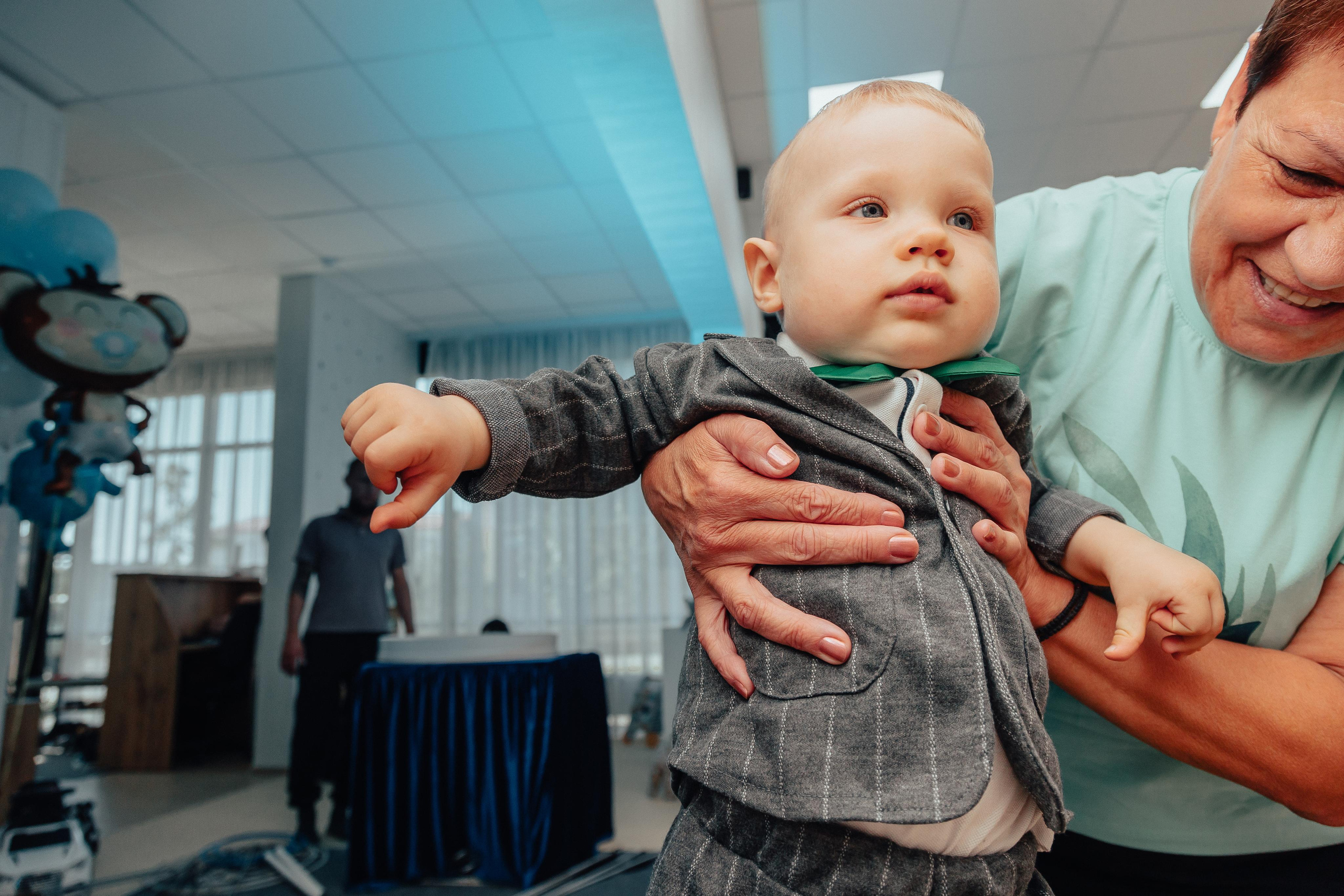 1 год в игровой. Фотограф Авилова Дарья ● Тюмень● Съемка больших семей ●Архив поколений