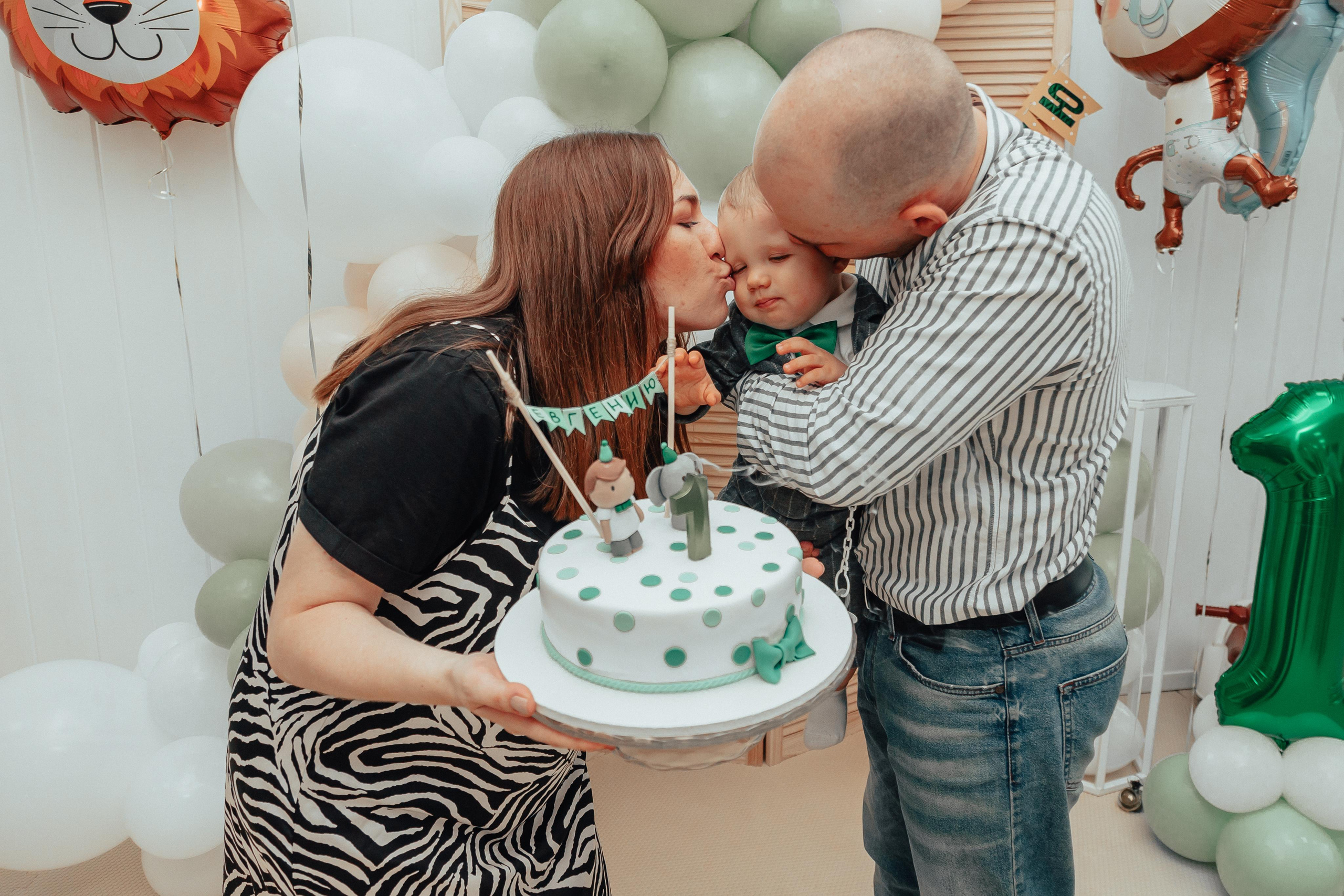 1 год в игровой. Фотограф Авилова Дарья ● Тюмень● Съемка больших семей ●Архив поколений