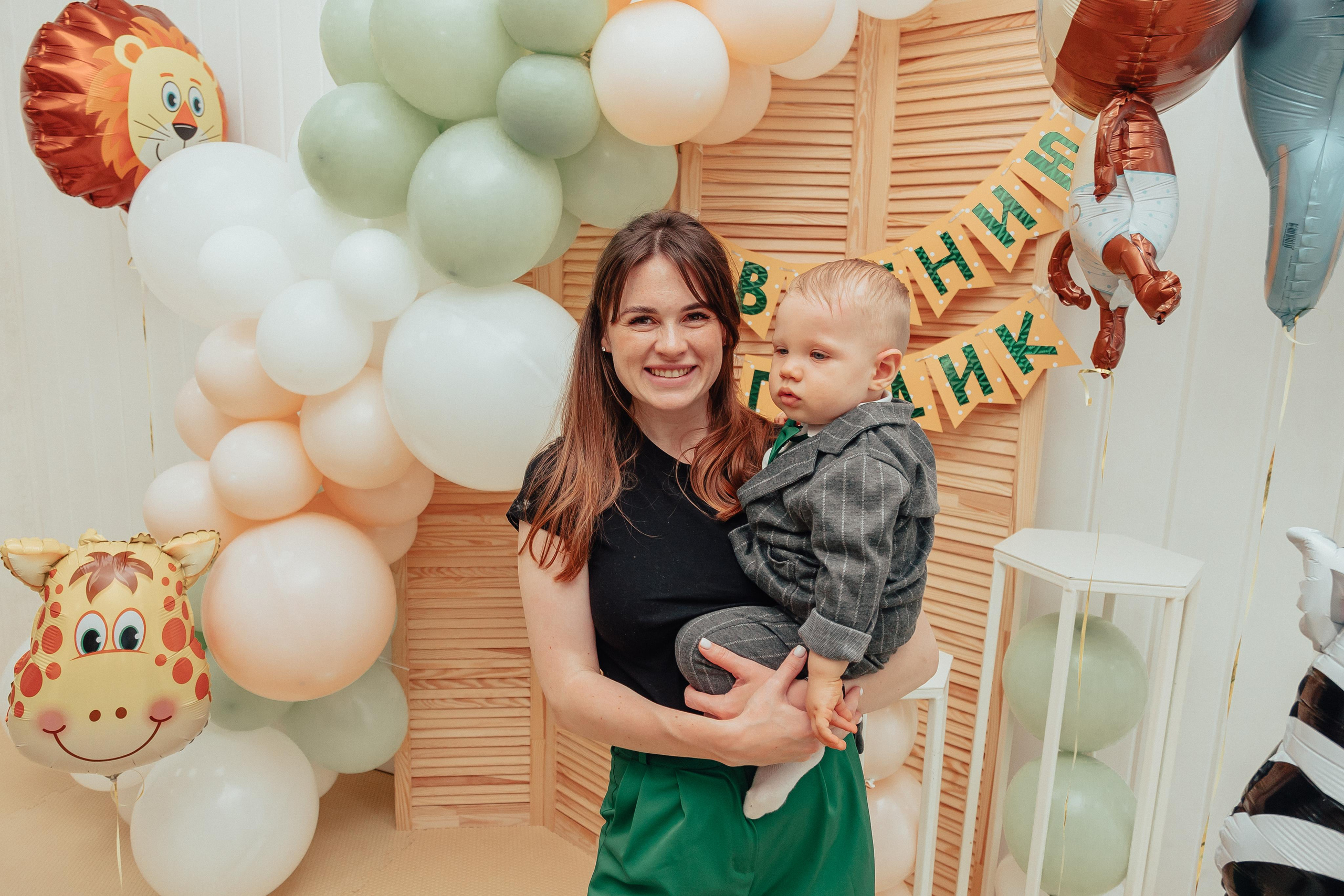 1 год в игровой. Фотограф Авилова Дарья ● Тюмень● Съемка больших семей ●Архив поколений