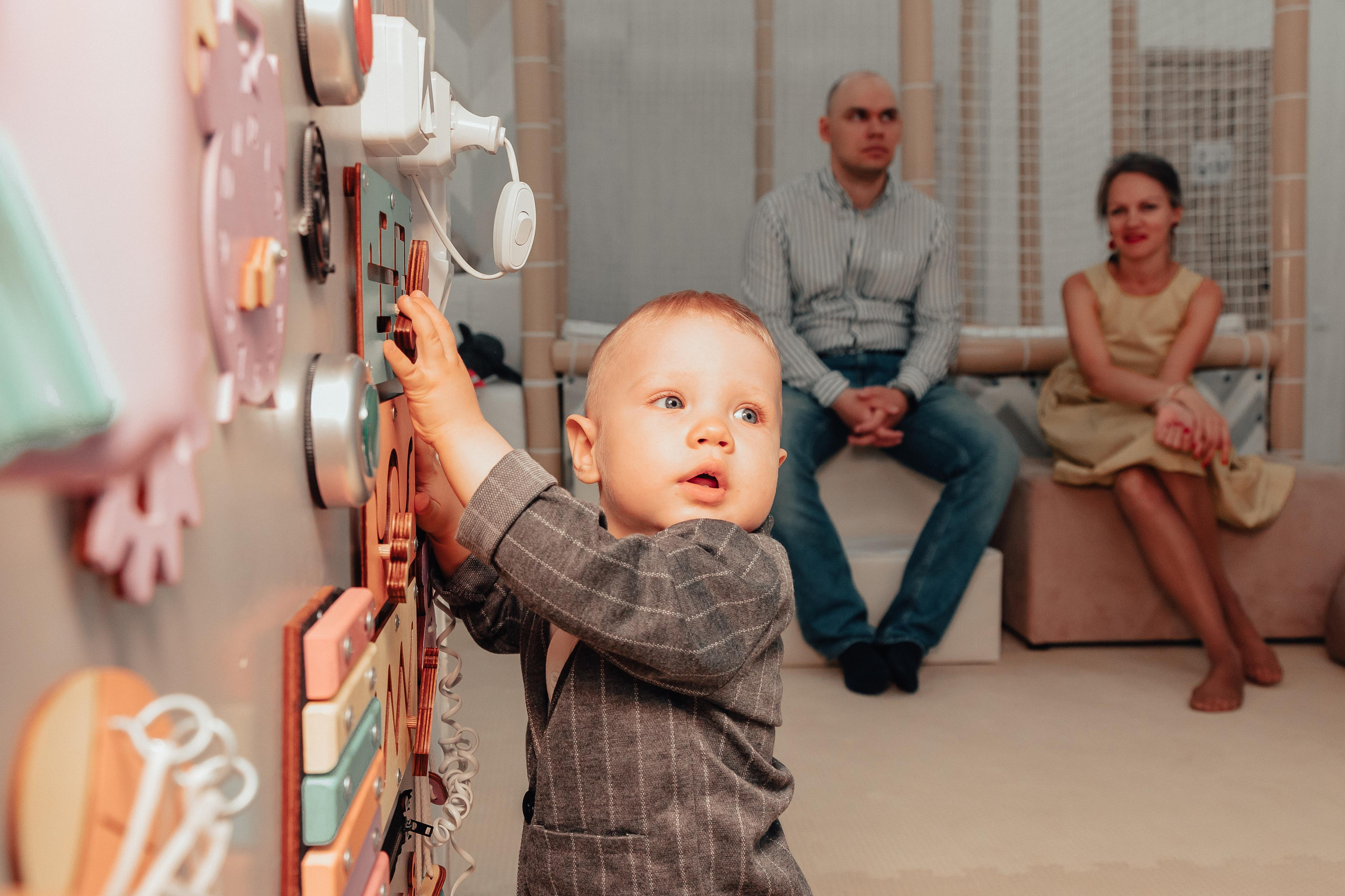 1 год в игровой. Фотограф Авилова Дарья ● Тюмень● Съемка больших семей ●Архив поколений