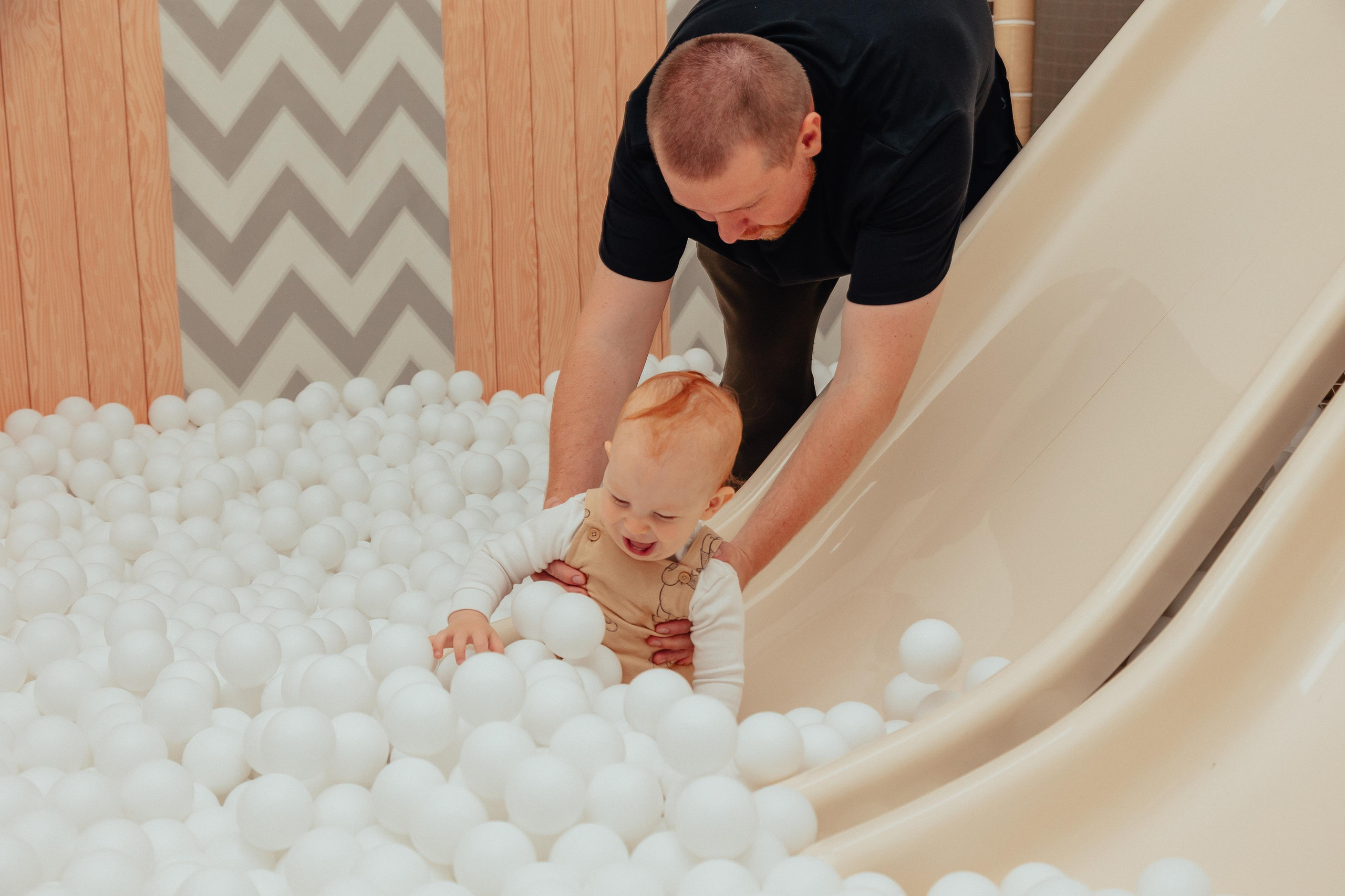 1 год в игровой. Фотограф Авилова Дарья ● Тюмень● Съемка больших семей ●Архив поколений