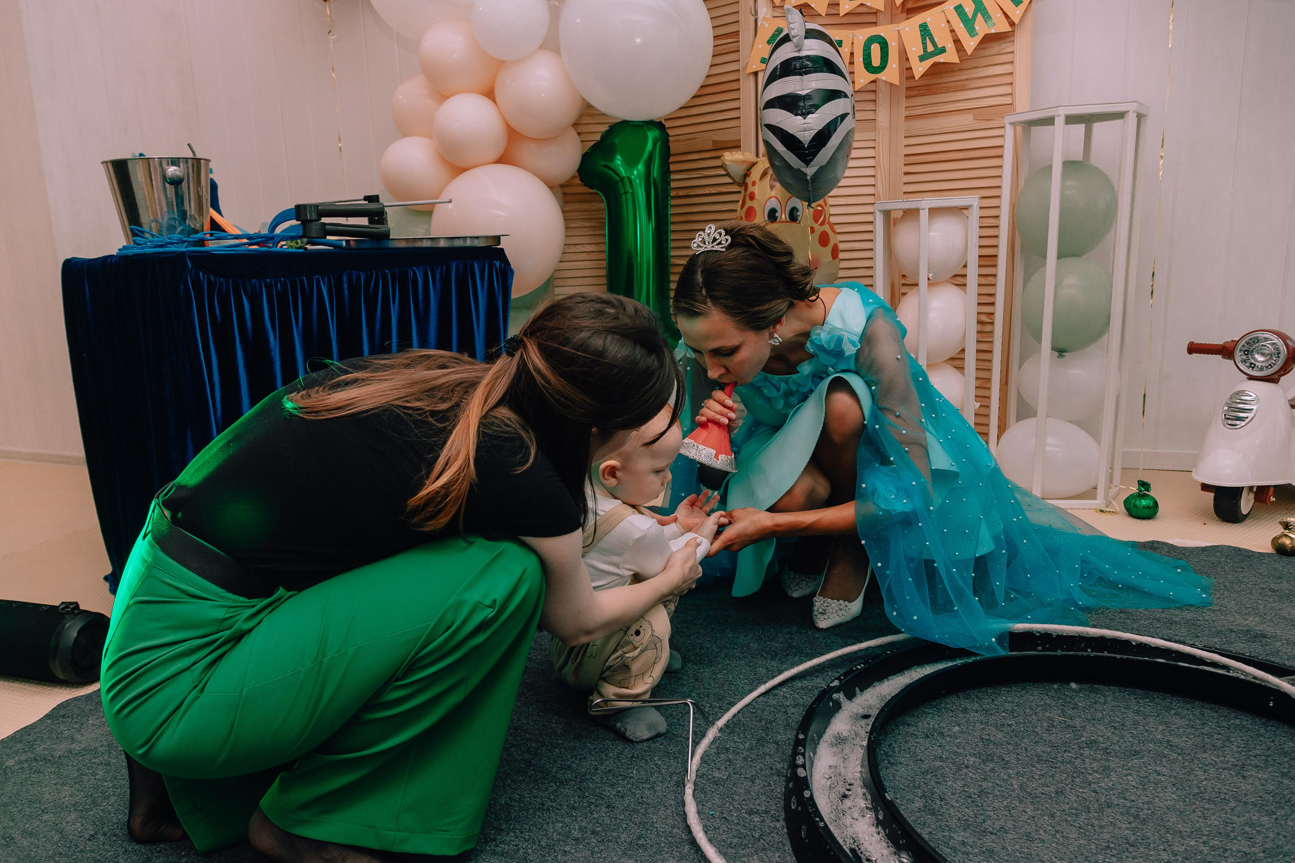 1 год в игровой. Фотограф Авилова Дарья ● Тюмень● Съемка больших семей ●Архив поколений