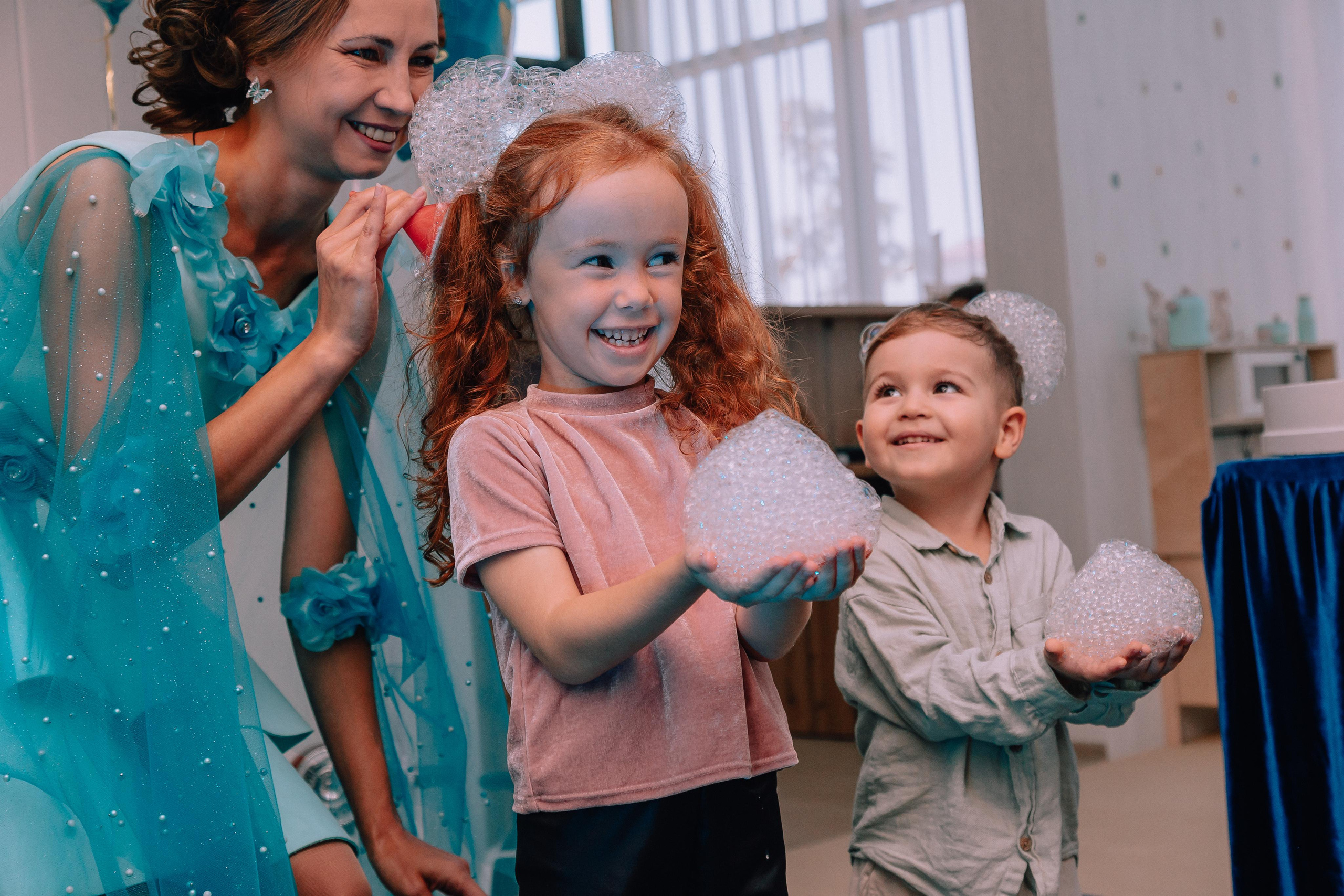 1 год в игровой. Фотограф Авилова Дарья ● Тюмень● Съемка больших семей ●Архив поколений