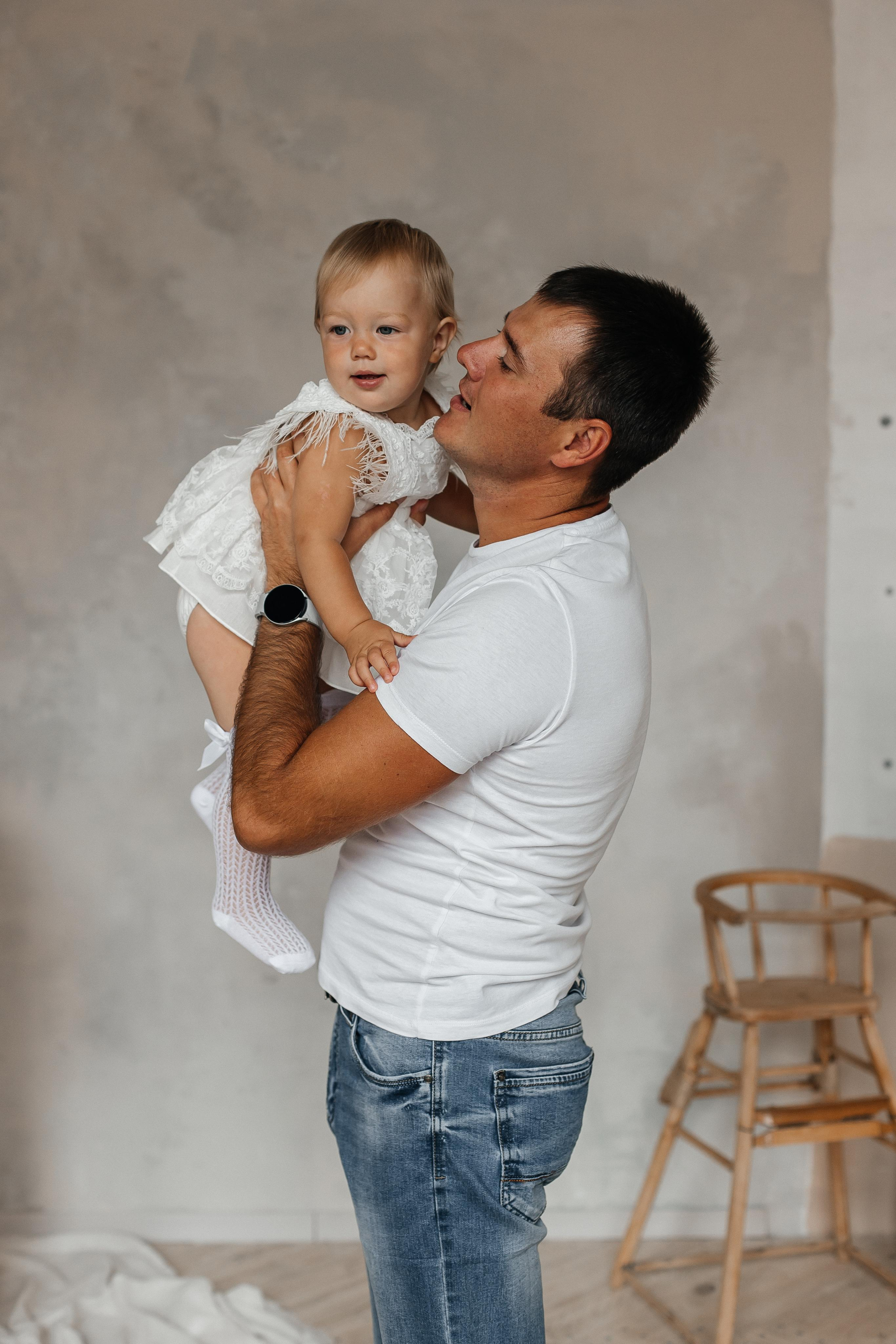 Семейная фотосессия (1 годик). Фотограф Авилова Дарья ● Тюмень● Съемка больших семей ●Архив поколений