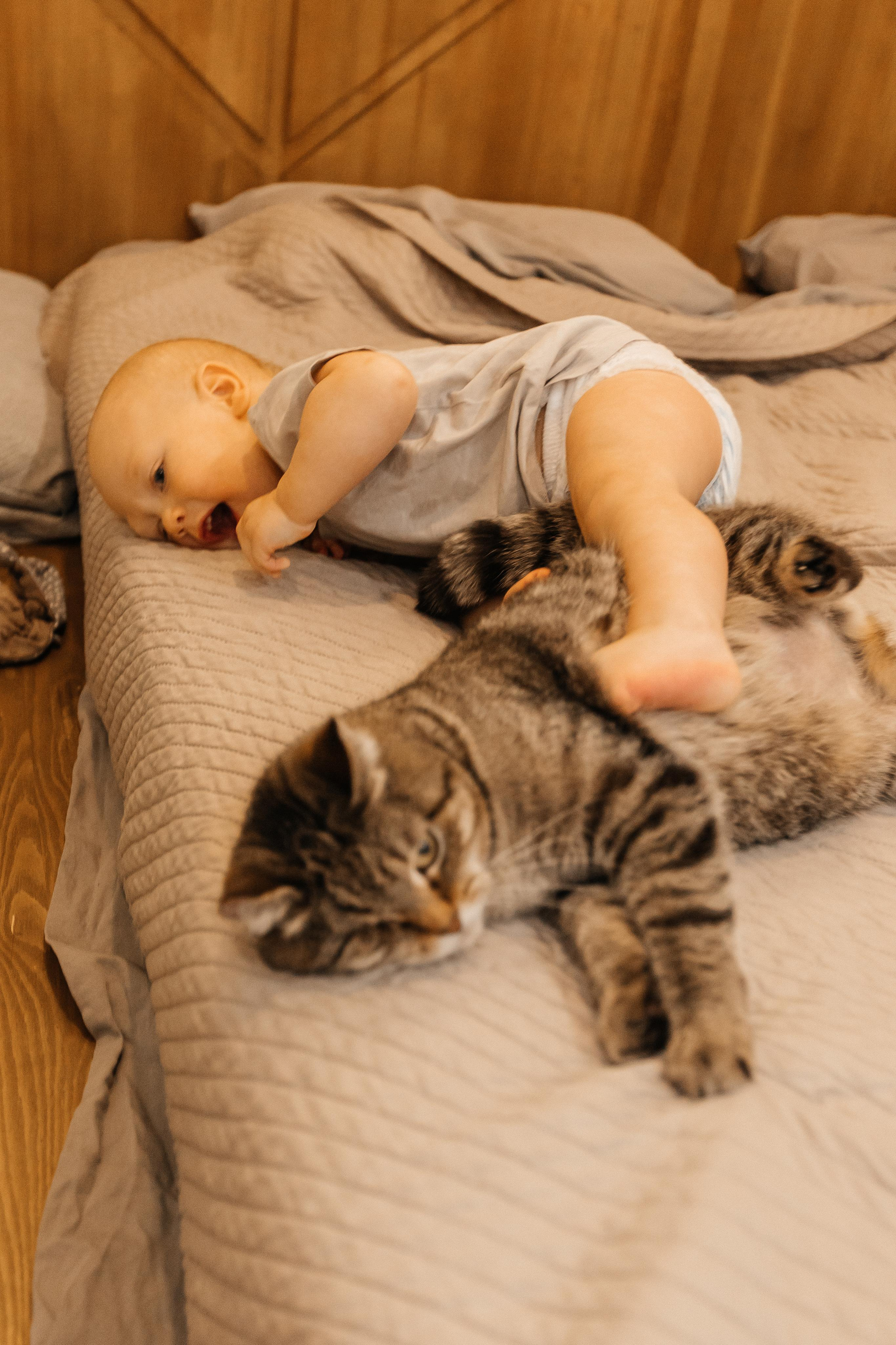 1 год дома. Фотограф Авилова Дарья ● Тюмень● Съемка больших семей ●Архив поколений