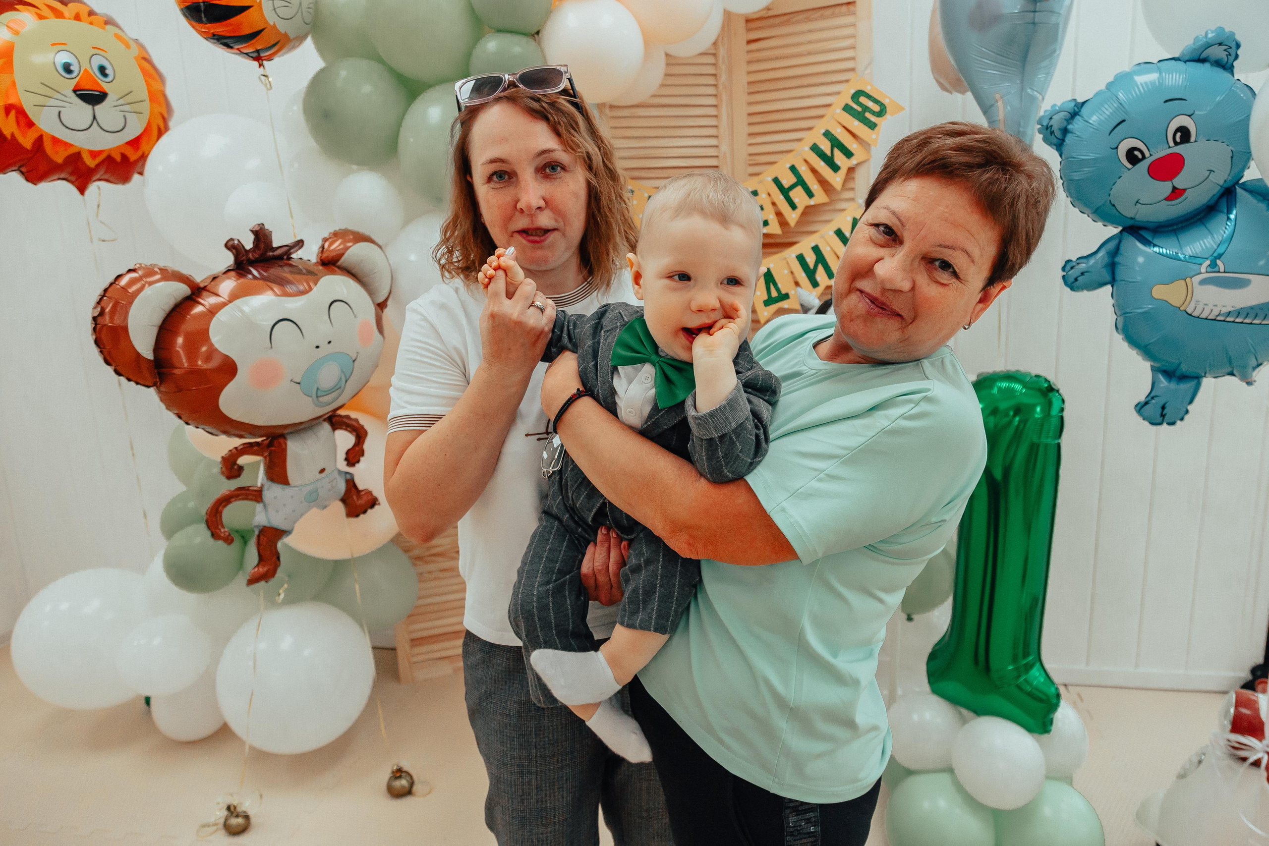 1 год в игровой. Фотограф Авилова Дарья ● Тюмень● Съемка больших семей ●Архив поколений