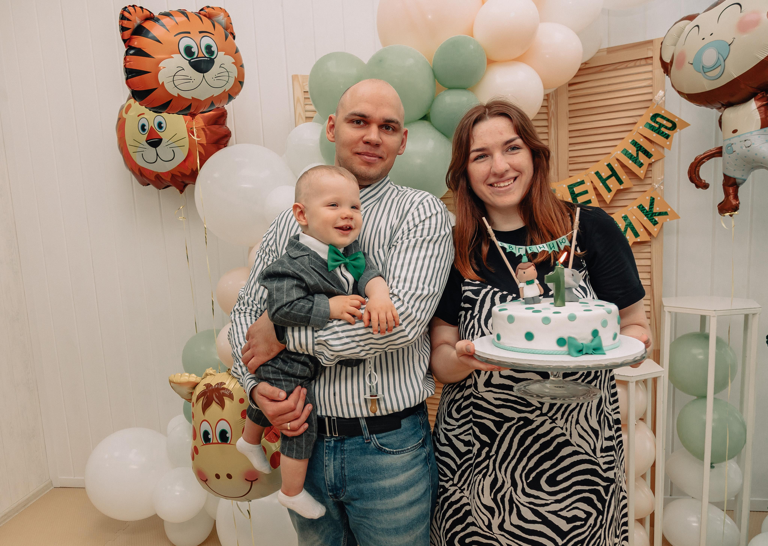 1 год в игровой. Фотограф Авилова Дарья ● Тюмень● Съемка больших семей ●Архив поколений