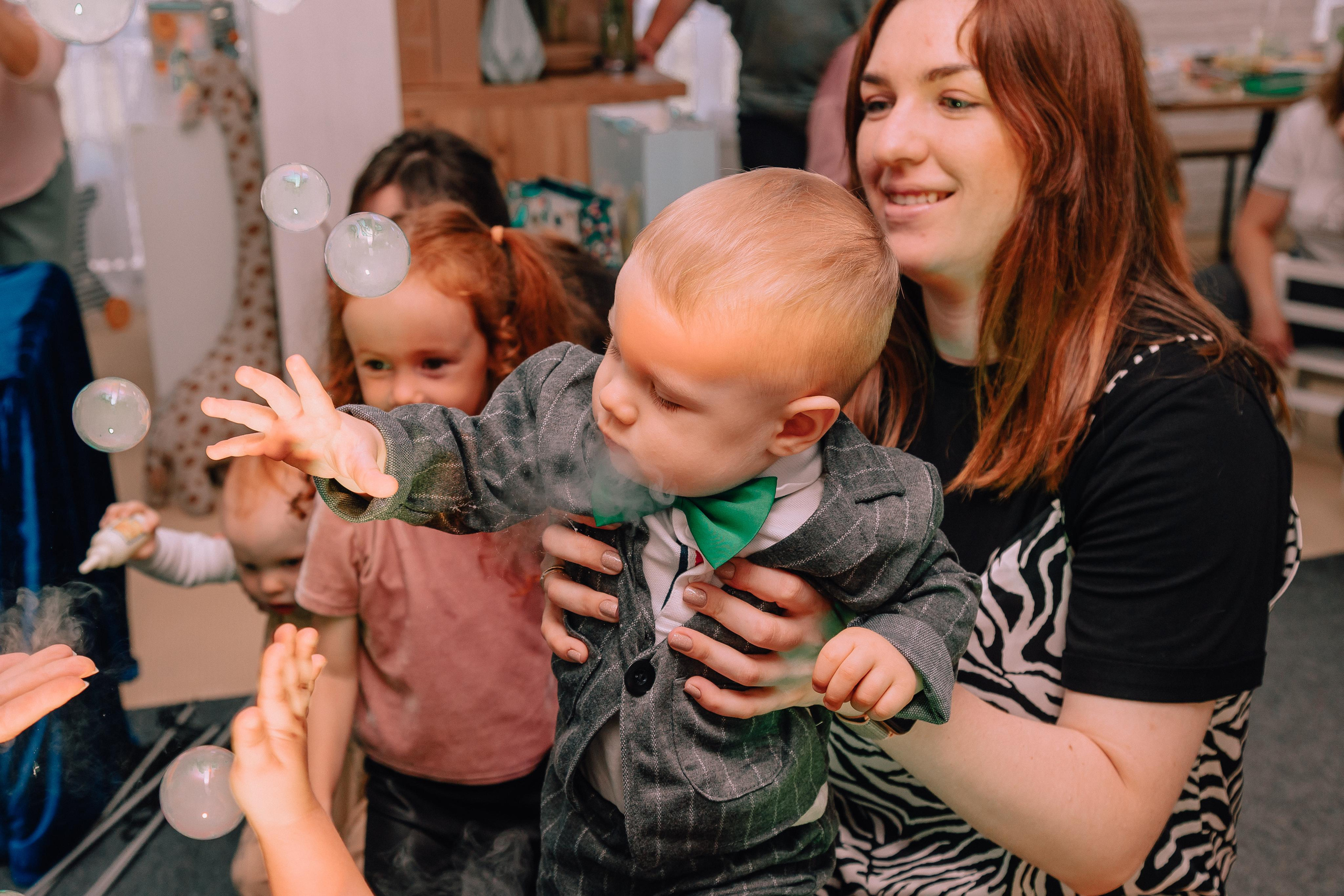 1 год в игровой. Фотограф Авилова Дарья ● Тюмень● Съемка больших семей ●Архив поколений