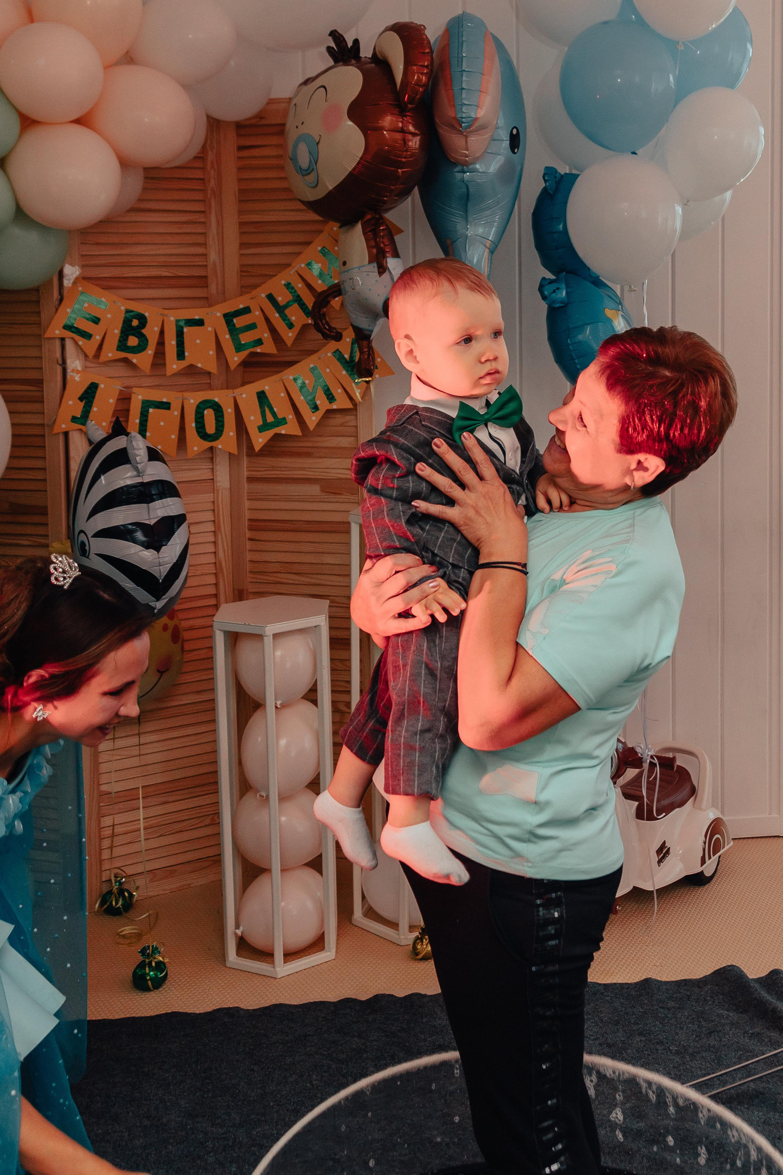 1 год в игровой. Фотограф Авилова Дарья ● Тюмень● Съемка больших семей ●Архив поколений