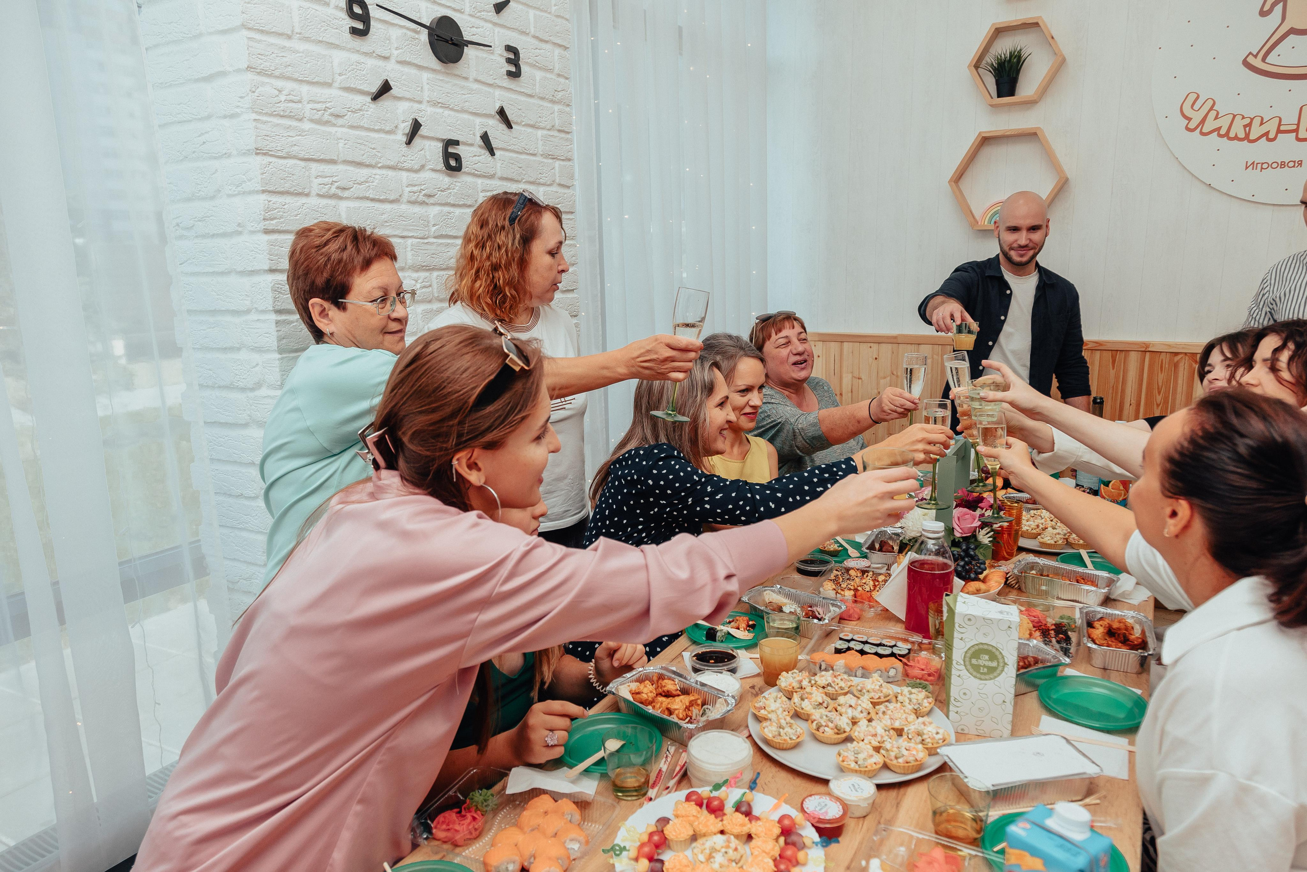 1 год в игровой. Фотограф Авилова Дарья ● Тюмень● Съемка больших семей ●Архив поколений
