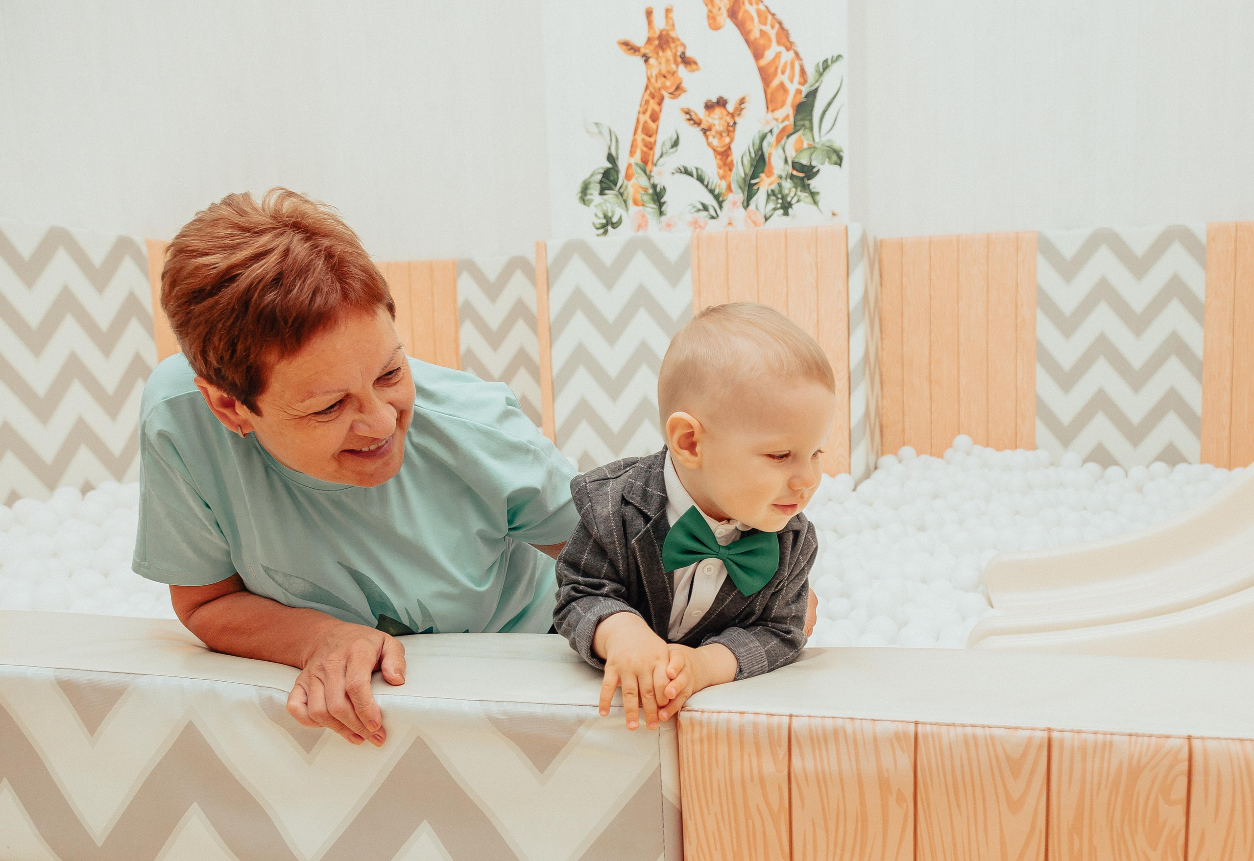 1 год в игровой. Фотограф Авилова Дарья ● Тюмень● Съемка больших семей ●Архив поколений