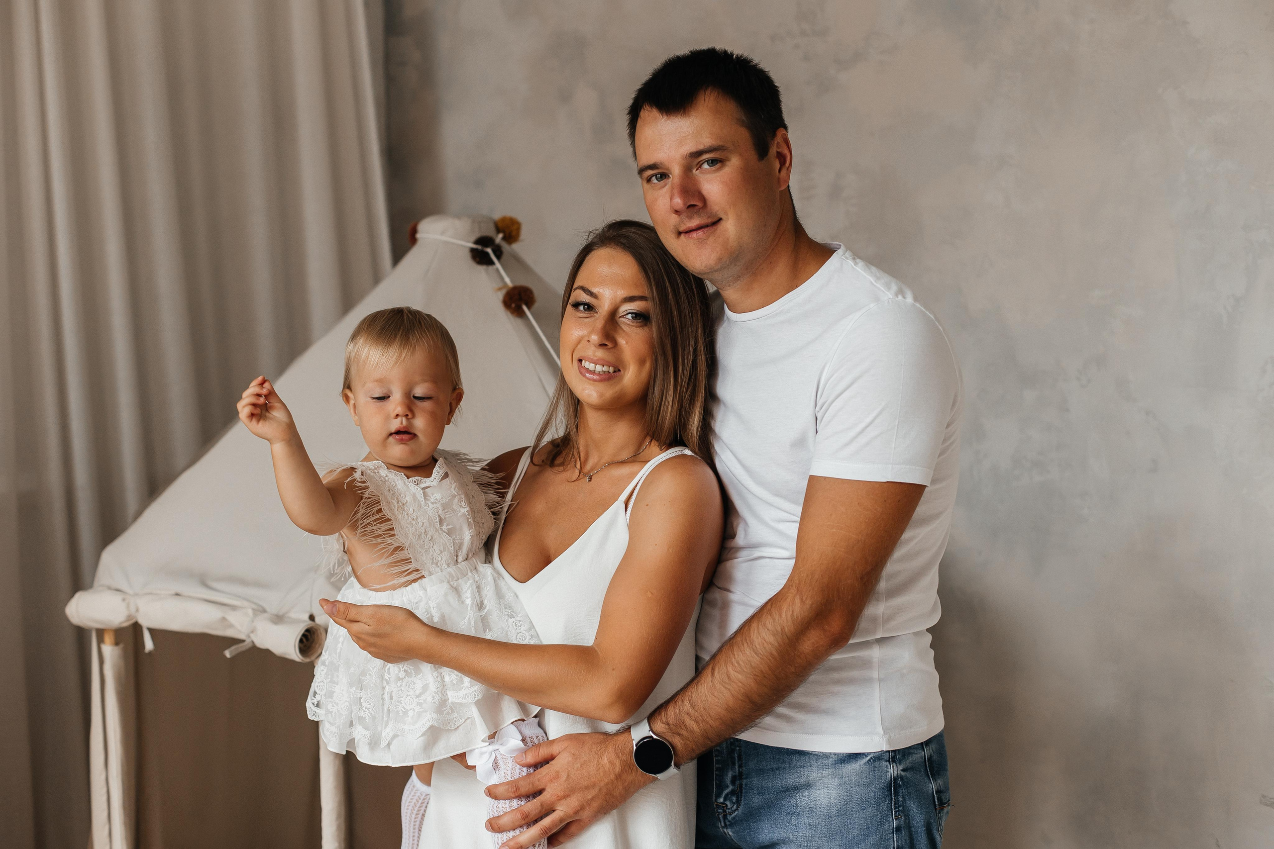 Семейная фотосессия (1 годик). Фотограф Авилова Дарья ● Тюмень● Съемка больших семей ●Архив поколений