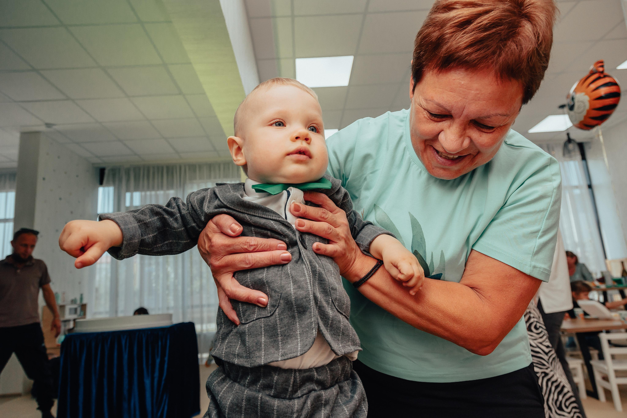 1 год в игровой. Фотограф Авилова Дарья ● Тюмень● Съемка больших семей ●Архив поколений
