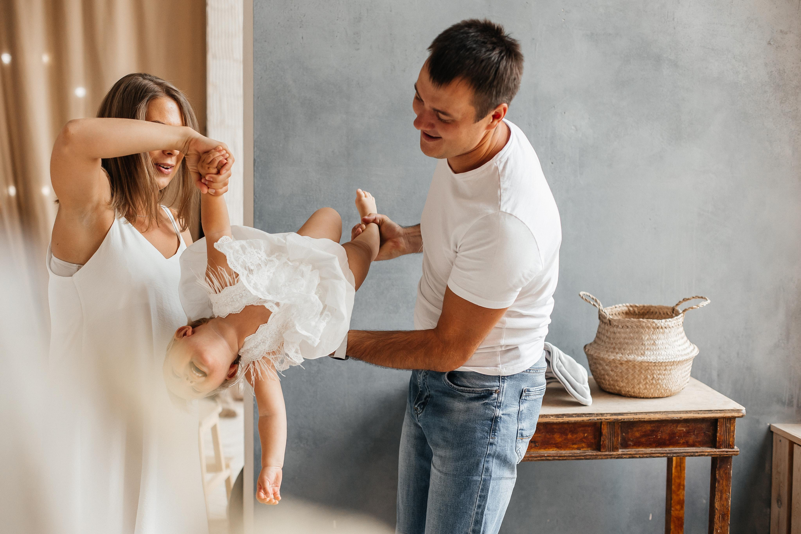 Семейная фотосессия (1 годик). Фотограф Авилова Дарья ● Тюмень● Съемка больших семей ●Архив поколений